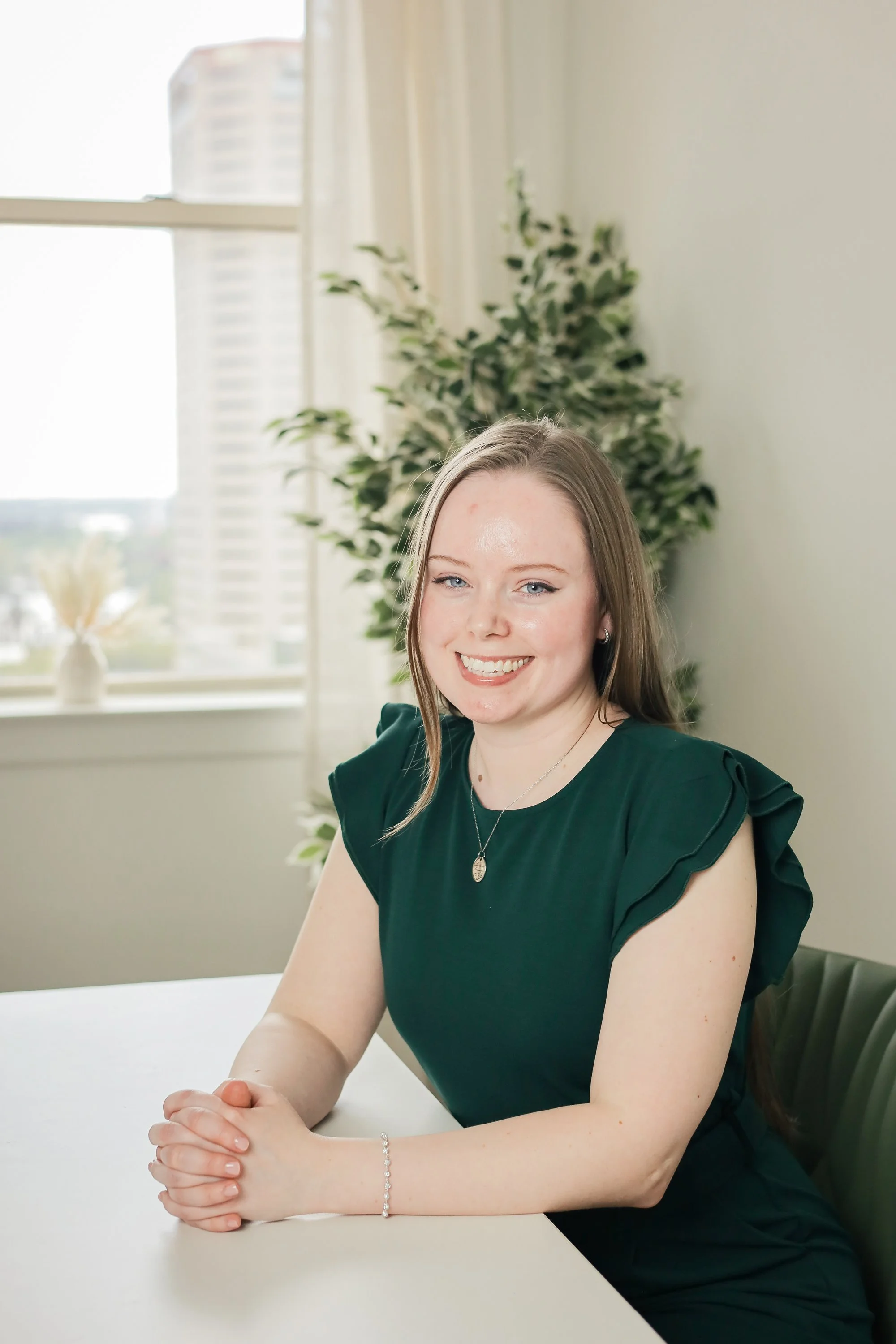 Bookkeeper Ashley offering quickbooks bookkeeping services for home service pros.