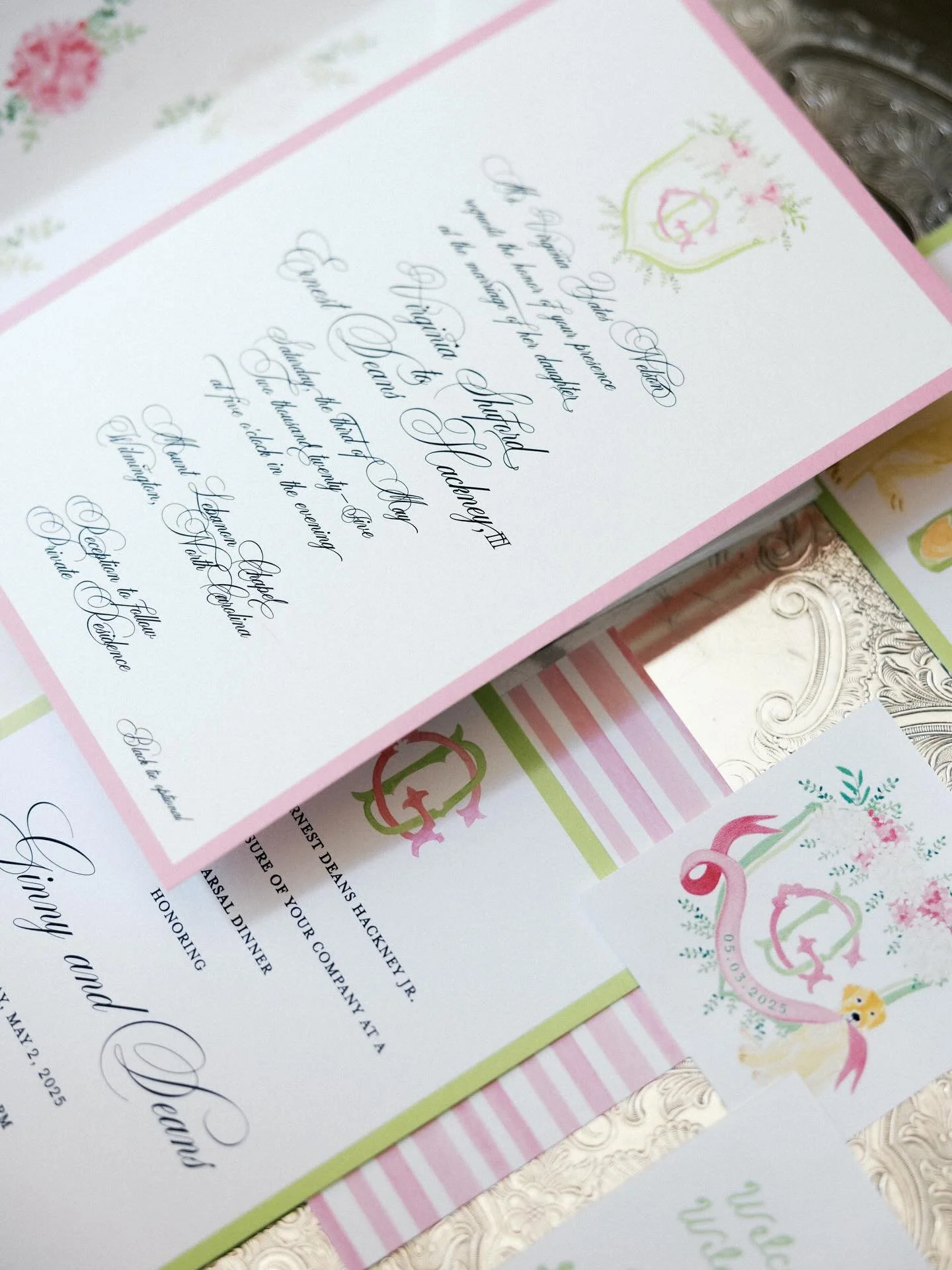 Congratulations to G &amp; D!
A sweet suite in pinks and greens. 🩷💚🥂🦮⚓️💚🩷
Let&rsquo;s Pawty!
#customweddinginvitations #watercolorweddingcrest
Photos: @erinmichelephotos 
Event Plannier: @bluesatinbee