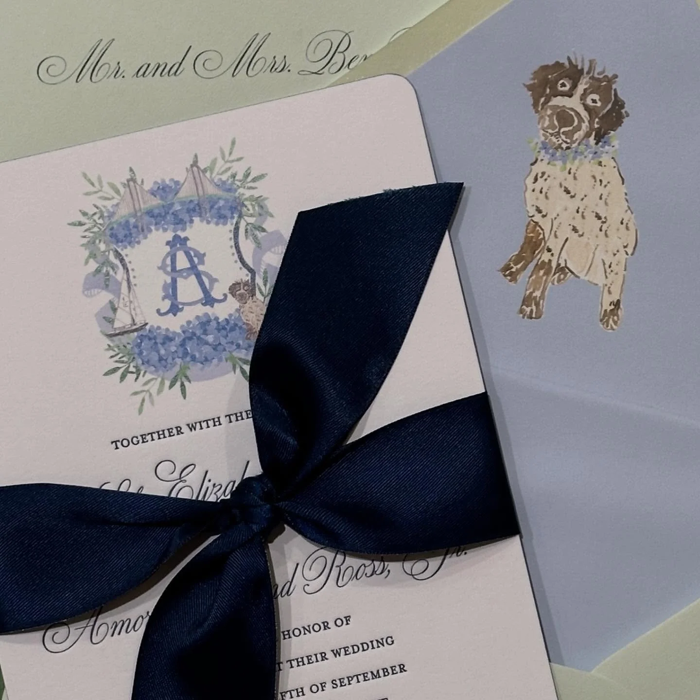 Your wedding paper should be personal-the little details matter. You are not just any average couple, celebrate all things that make you unique! See more in today&rsquo;s stories! 
#customweddingpaper #bespokeweddinginvitations #weddingcrest
