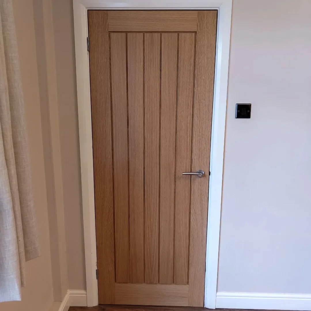 Expertly installed oak veneer fire doors, meeting all fire regulations. We also added high-quality locks and latches for a secure and stylish finish.
Finished the oak doors with a coat of wax to improve their aesthetic appeal.

Fitted a white interio