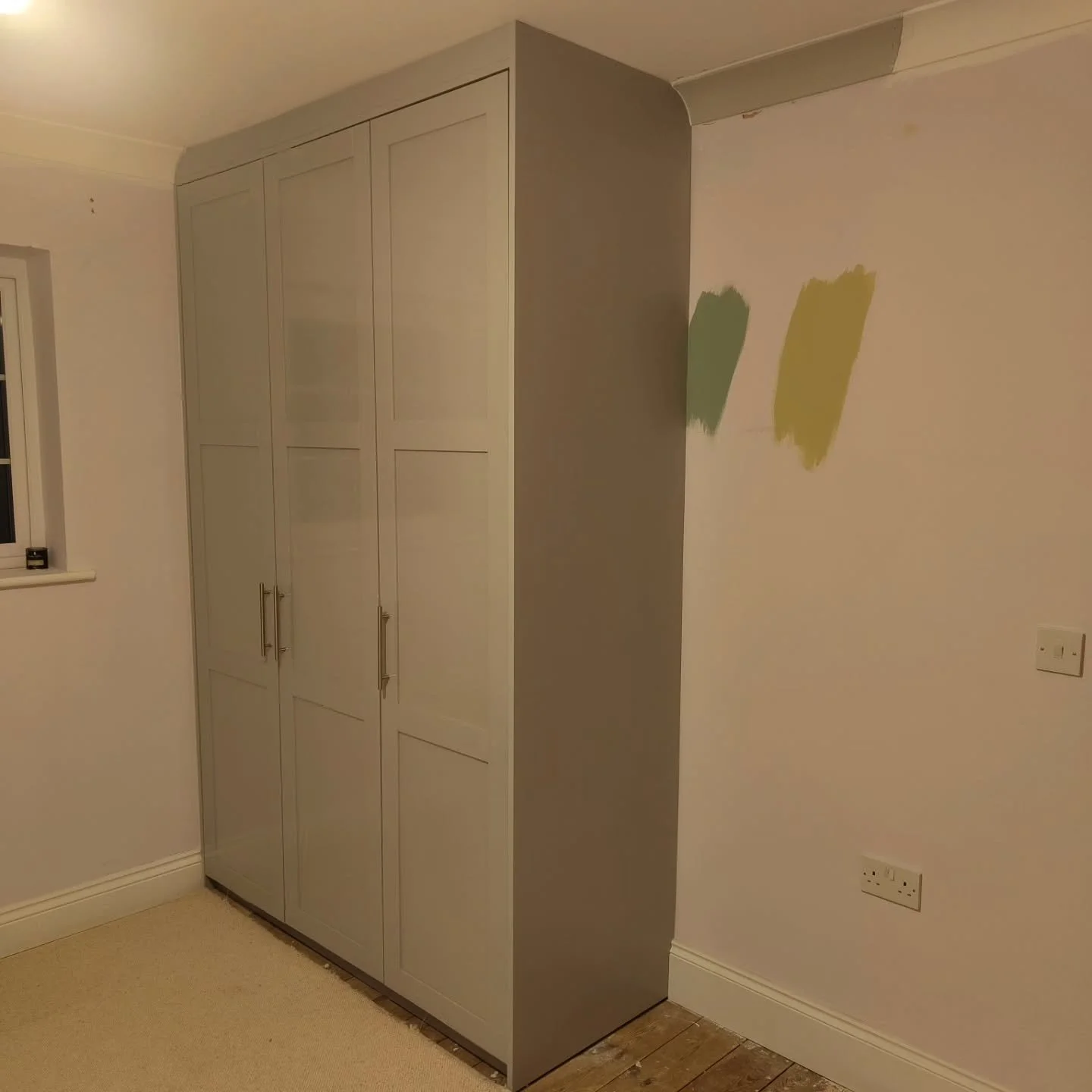 ✨ Done and dusted! ✨
So happy with how these fitted wardrobes have turned out. They're built-in for maximum storage and a clean, custom look. Just waiting on the final paint choice for the room (swipe to see the samples!)
What do you think of the gre