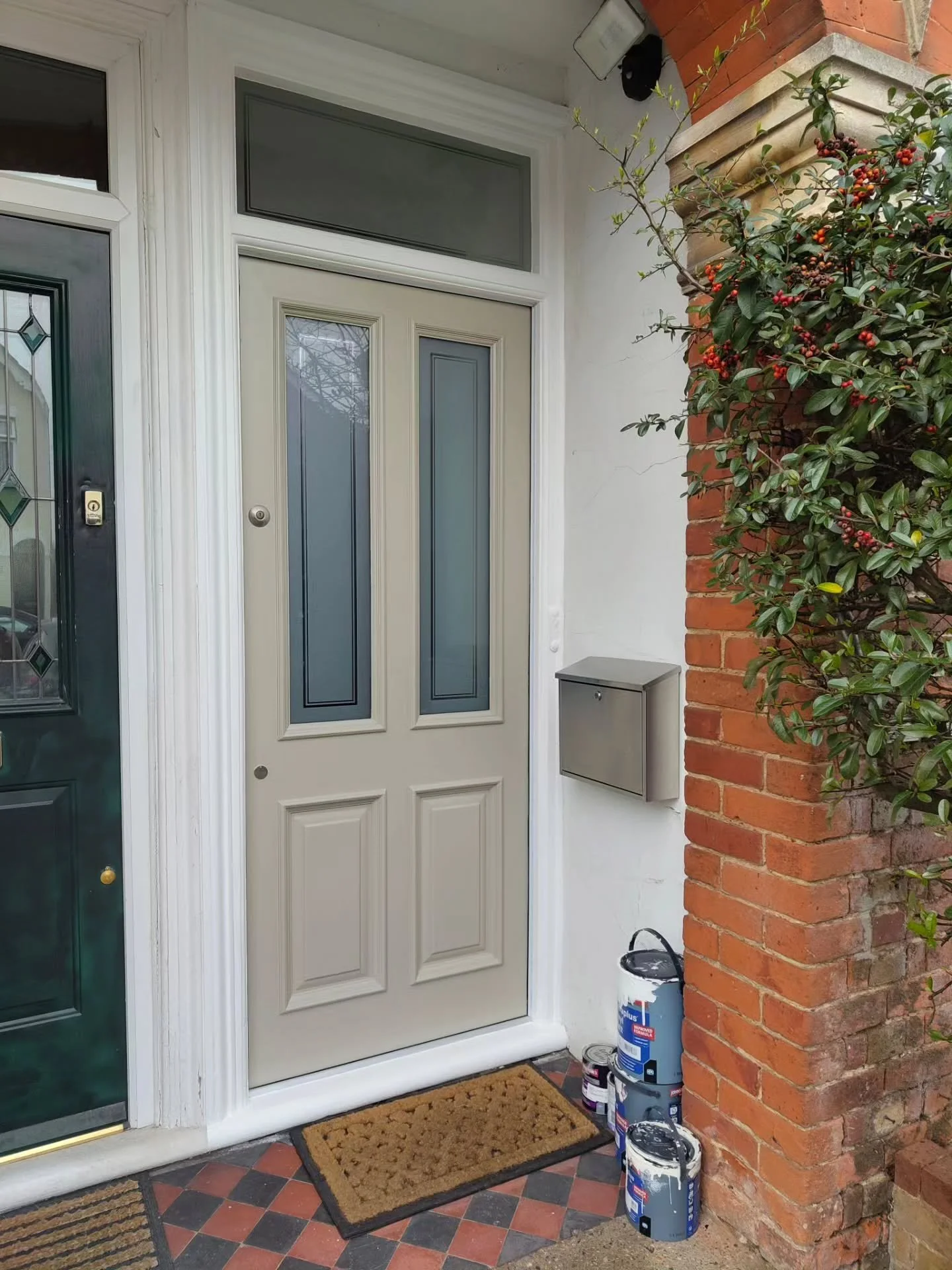 Entryway Transformation: From Concept to Completion 🏠✨
​A successful renovation is all about the details. This project was a complete aesthetic and functional upgrade, focusing on a seamless finish from the floor to the door frame.
​The Project Scop