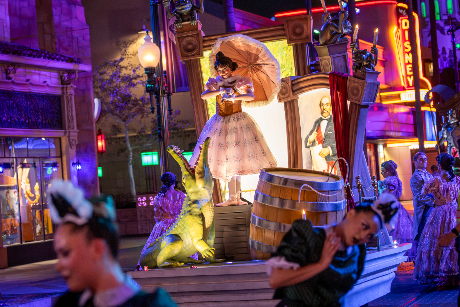 Madame Leota's Swining Wake at Oogie Boogie Bash