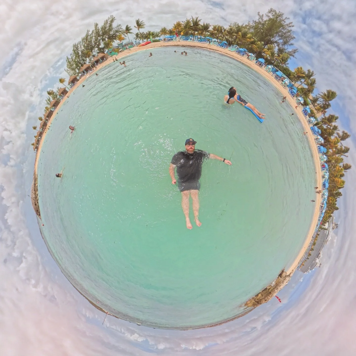 Let&rsquo;s play a game called find the cruise ship. 3&hellip; 2&hellip; 1&hellip; GO!
#WotS #RCCL #bdevfamtrip #bdevfam #insta360