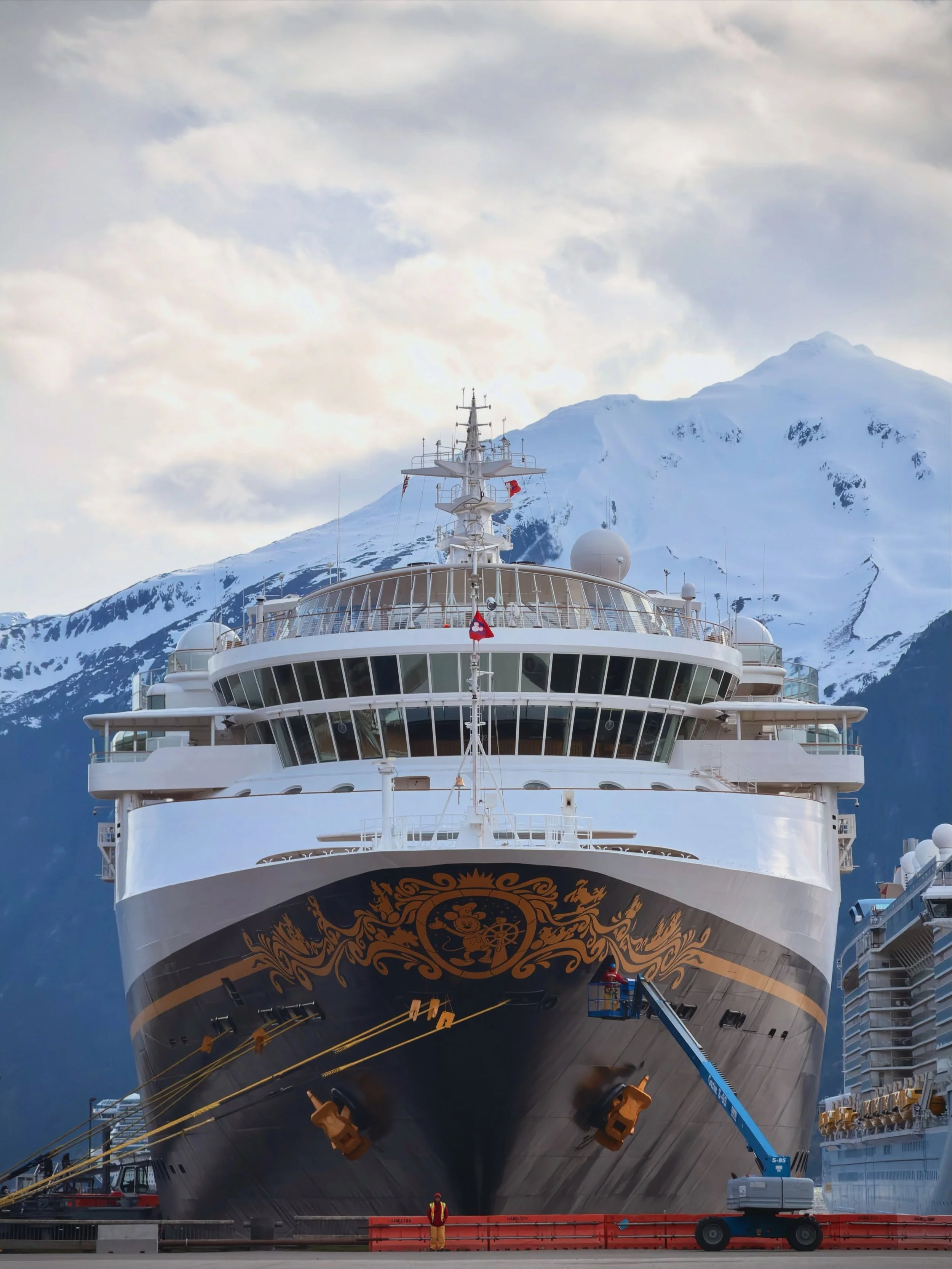 Alaska on @disneycruiseline easily won me over! 🚢 🧊 🐳 We recently sailed on the Disney Wonder and had the absolute best time experiencing the stunning scenery and unique excursions. 🎙️ You can hear all about our amazing trip and why Disney Cruise