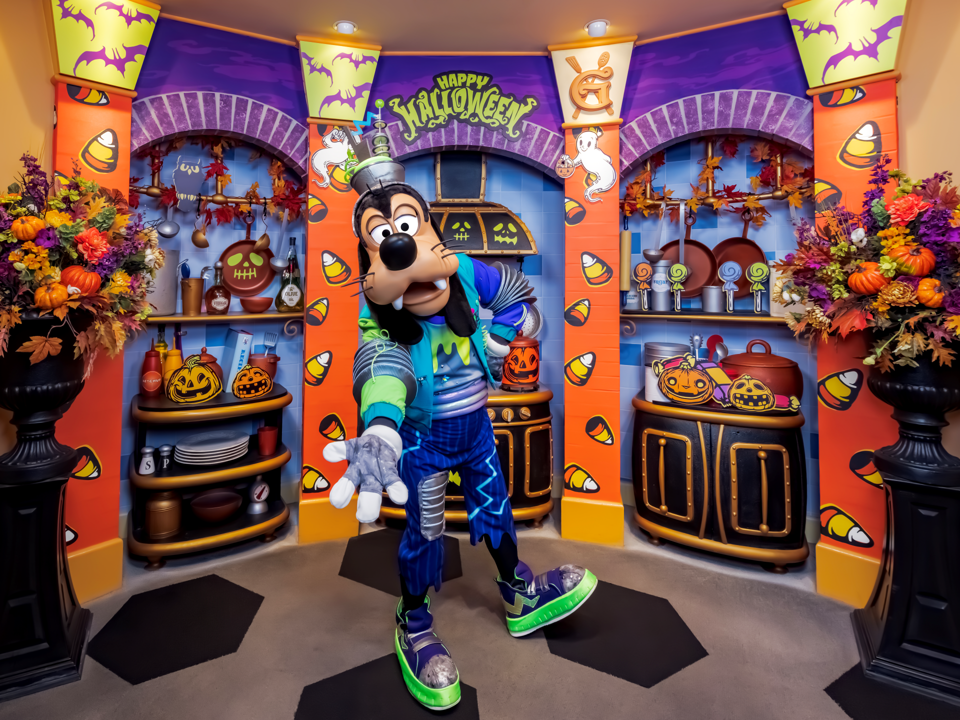 Goofy Dressed in Halloween Costume at Goofy's Kitchen