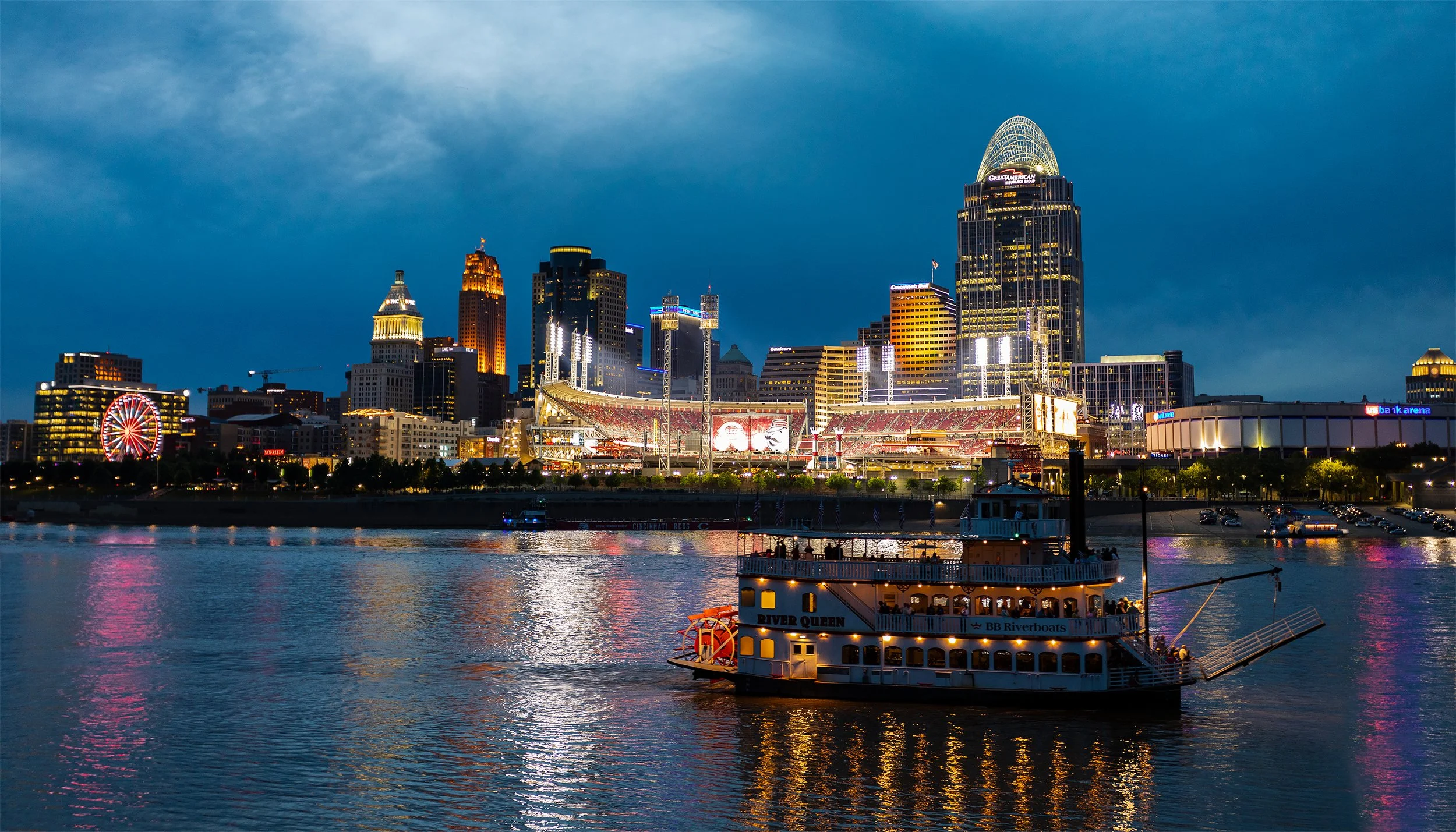 Riverboat & Cincinnati Skyline