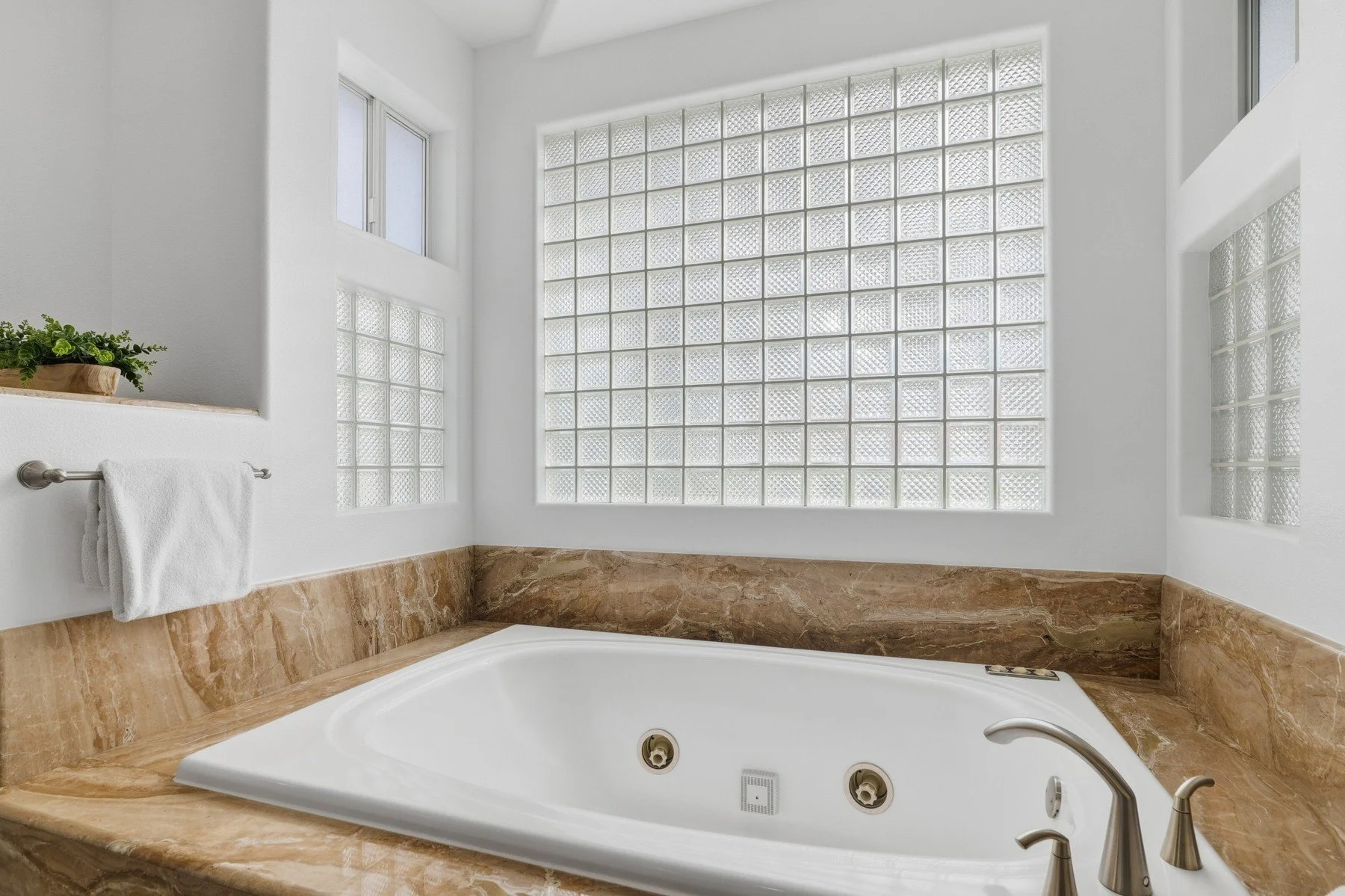 041-8632 Canyon View Dr.jpg