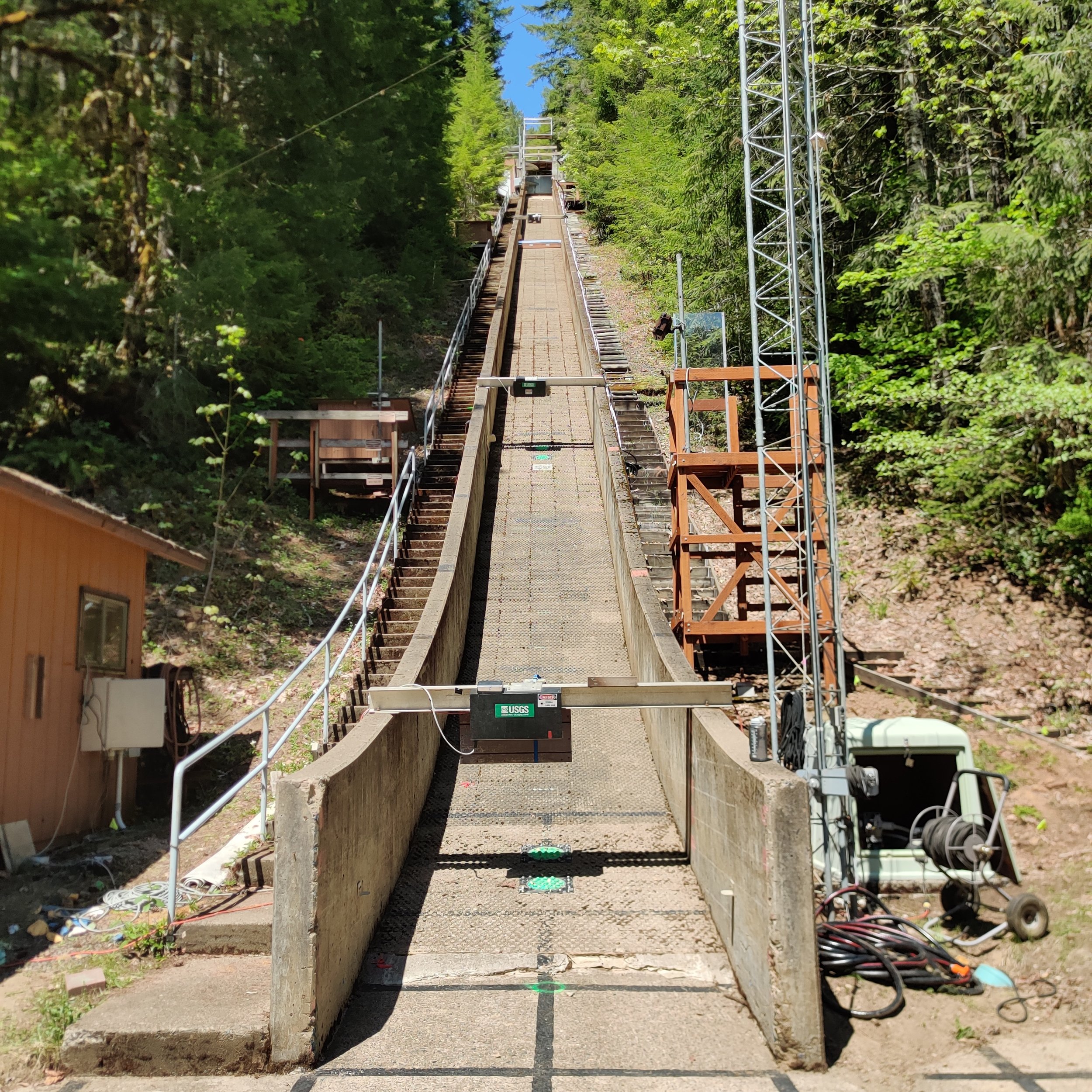 Cascades Volcanoes - Flume