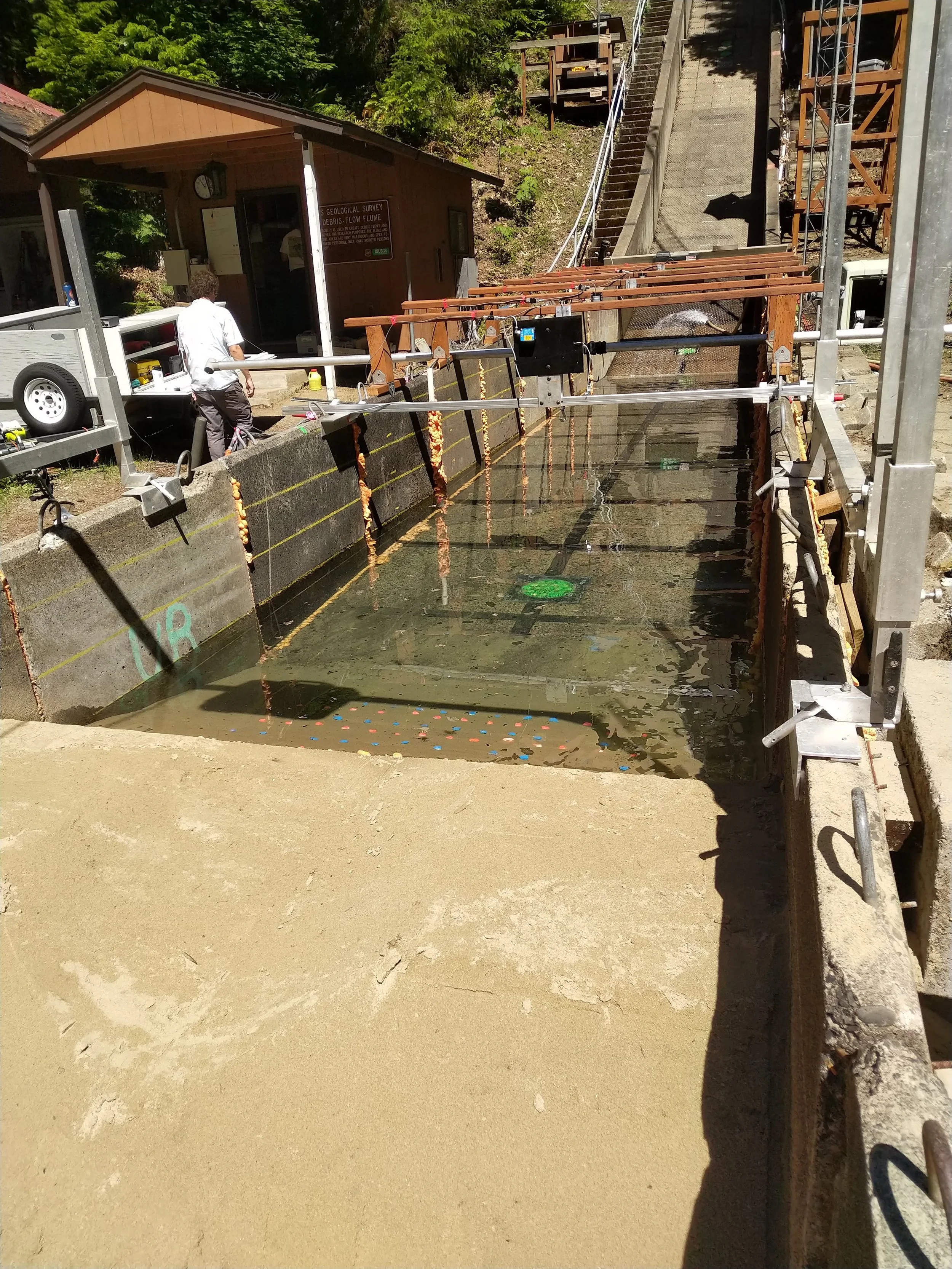 tsunamigenic debris flow experiment setup