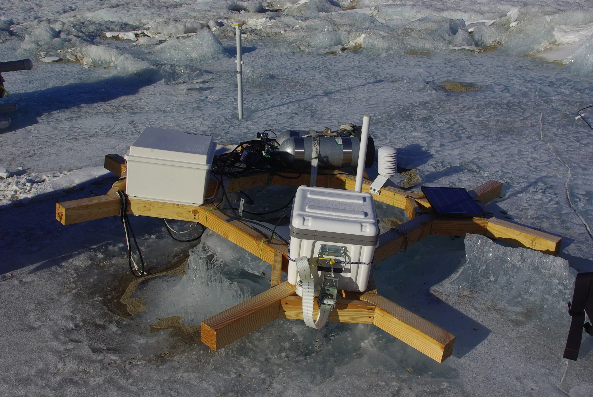 Autonomous lake monitoring station