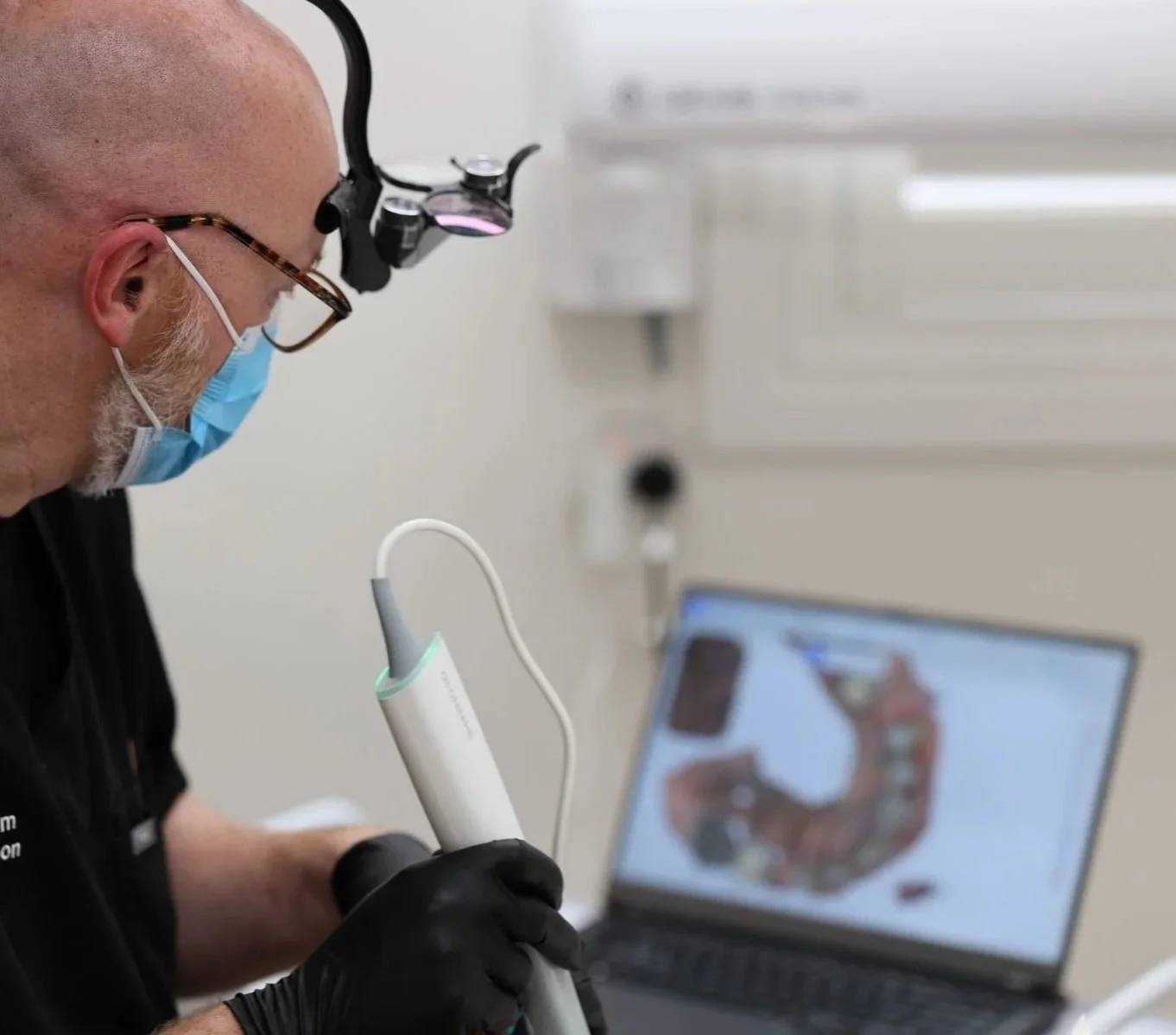 Dr. Paul Greham, dental Implant Surgeon using Dental oral digital scanner