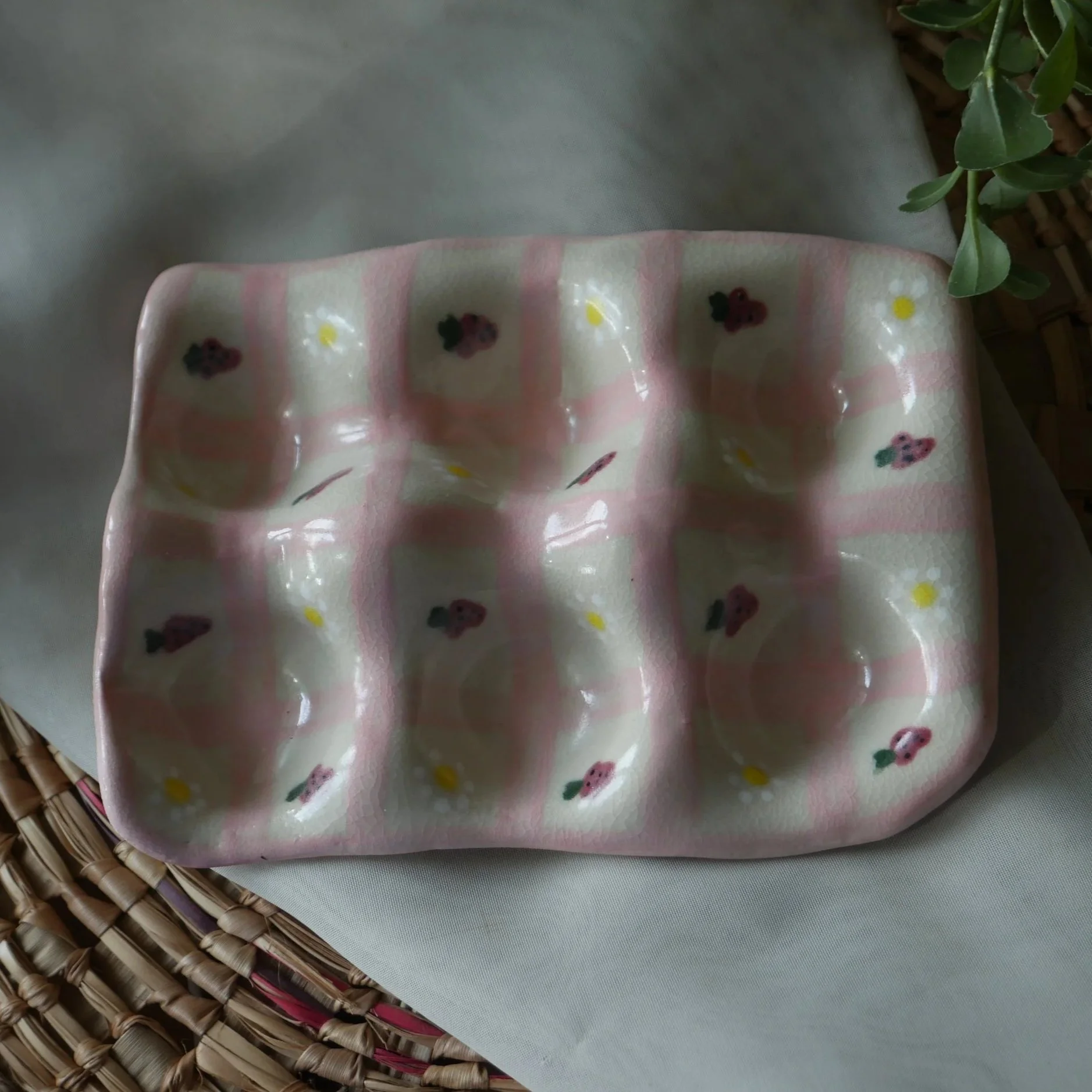 "Picnic Basket" Egg Holder