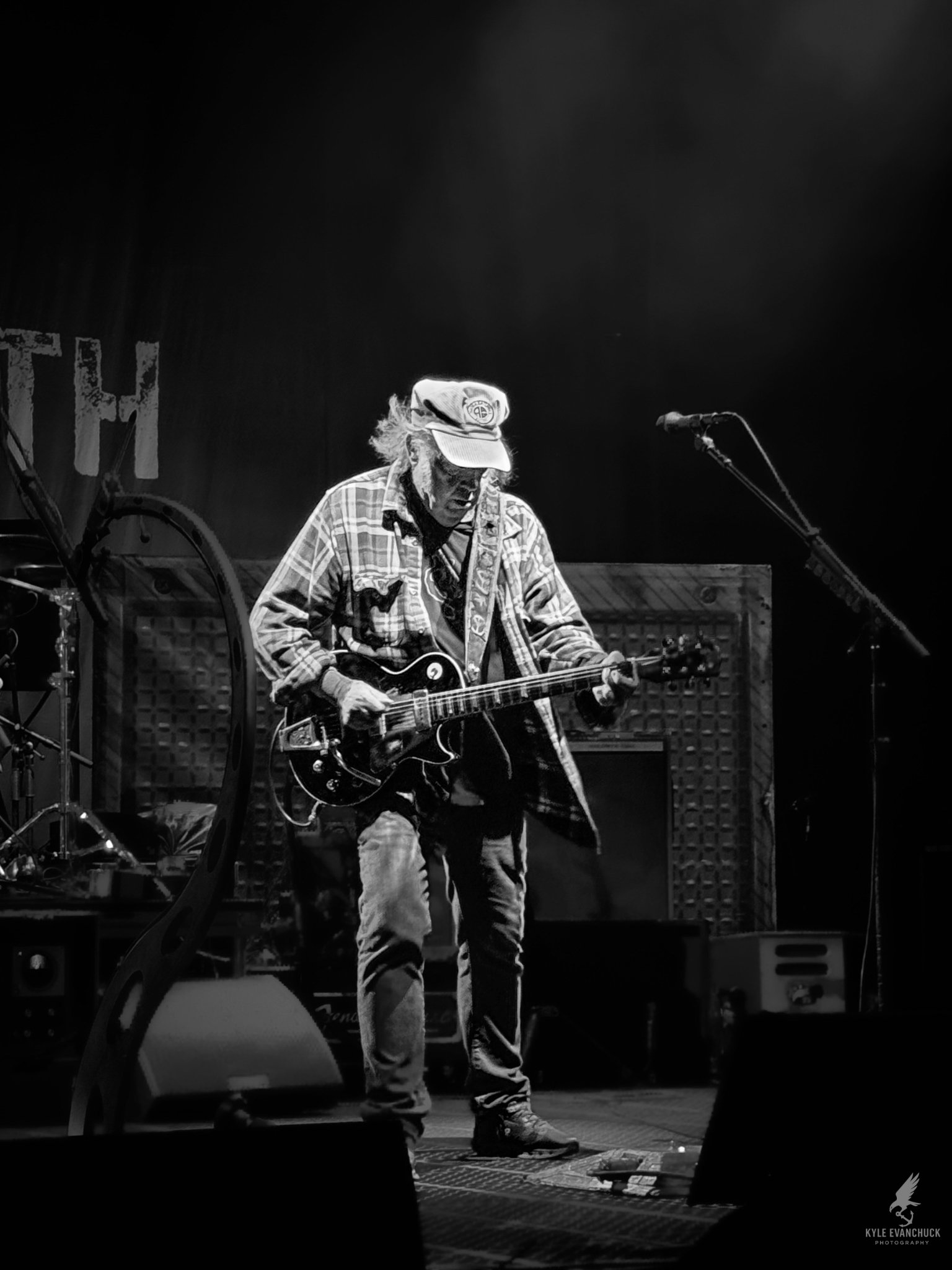 Neil Young (and the Chrome Hearts) live in Chicago - Love Earth Tour 2025 - KE Photography