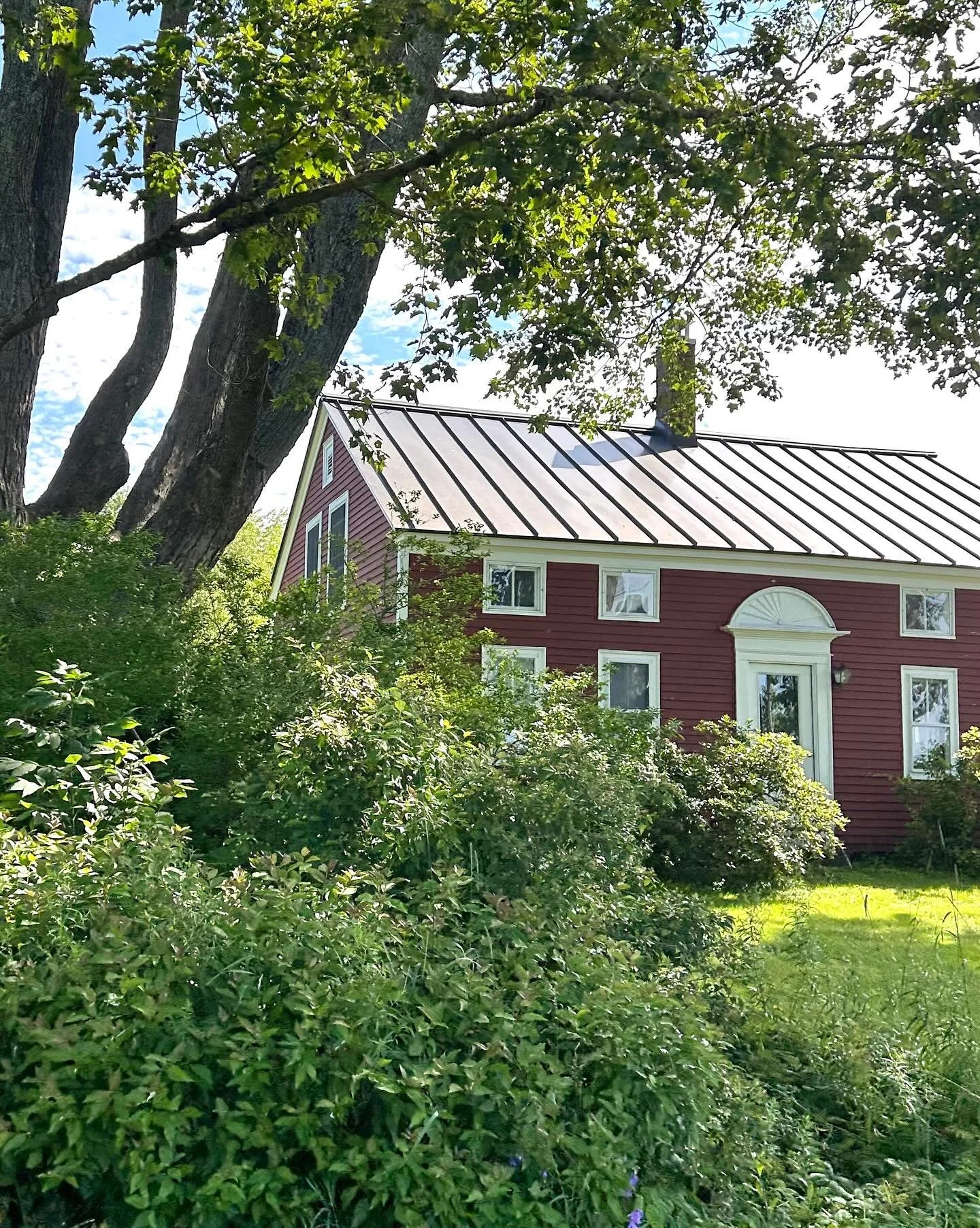 hey hey! anna here with another little &ldquo;postcard from nora&rdquo; - this time, coming to you from maine 💌

where nautical-meets-colonial-meets-fisherman, maine was filled with charming homes and antiques. read more on our website about the sty
