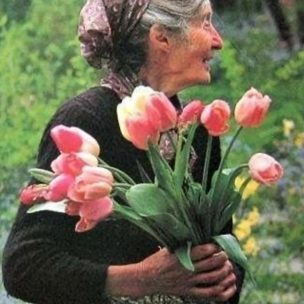 a few pinterest photos that are giving ~valentines~. 
and in the spirit of bad bunny&rsquo;s &ldquo;the only thing more powerful than hate is love&rdquo; - we hope you&rsquo;re feeling &amp; spreading the love this week, both for yourself and others 