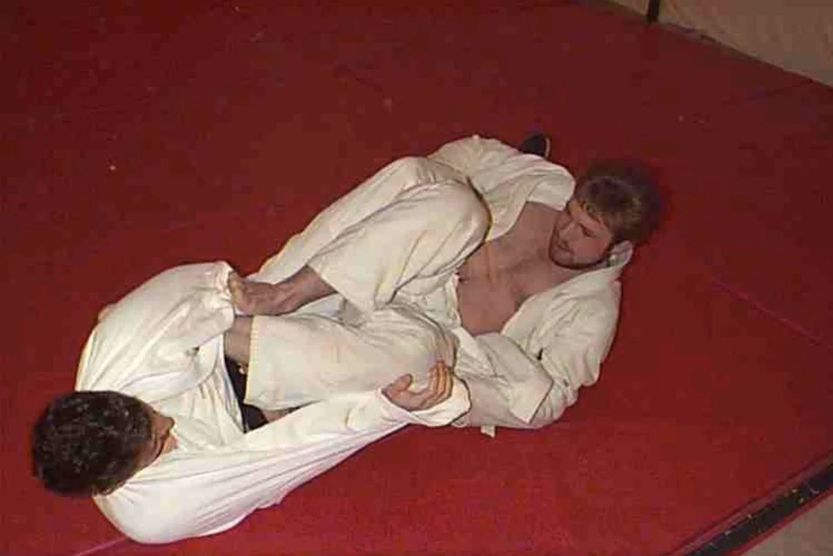 Chris Magyar applying a leglock to Matt Blaylock