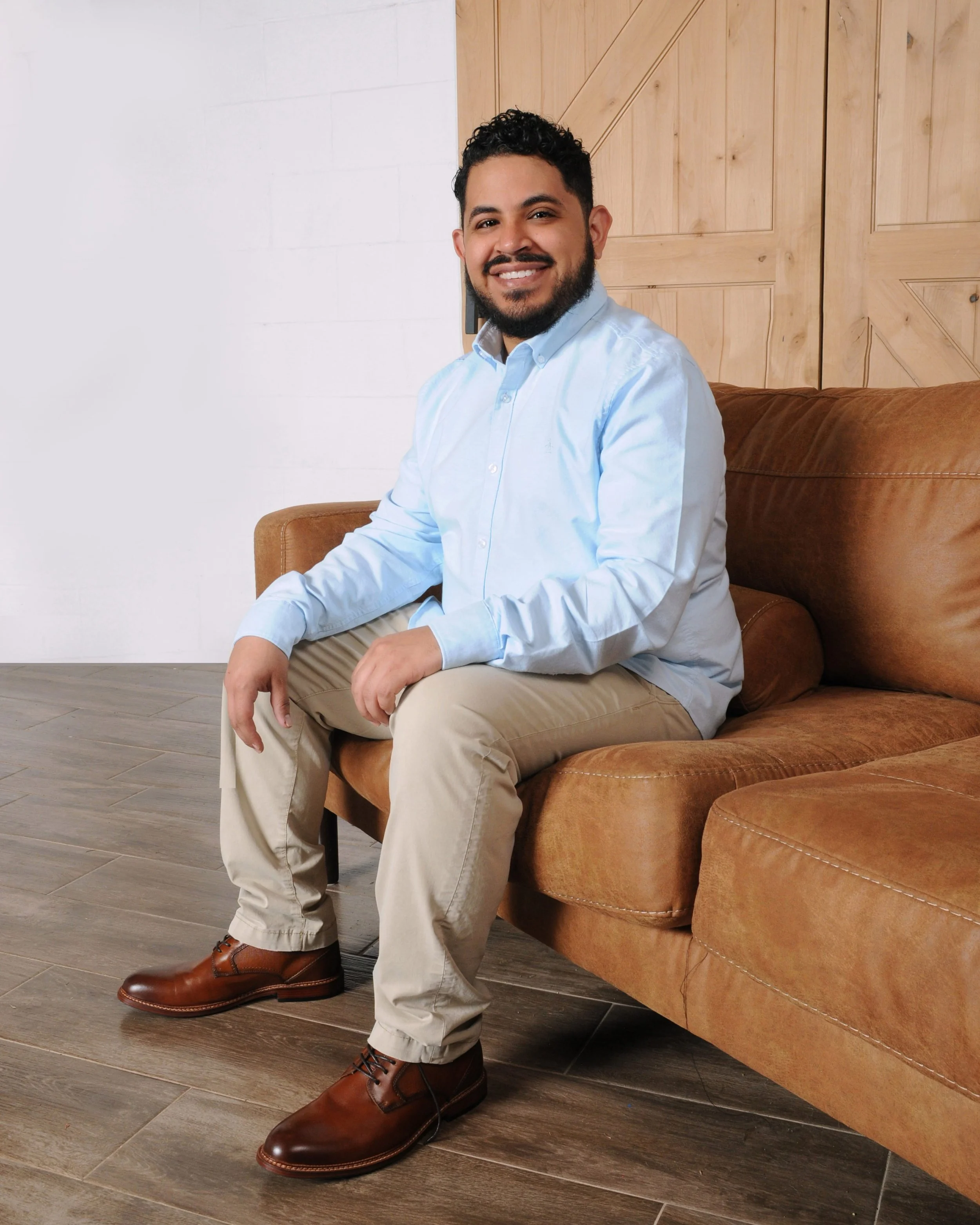 rafael-cazares-lmft-california-telehealth-therapist-specializing-in-first-gen-professionals-and-trauma