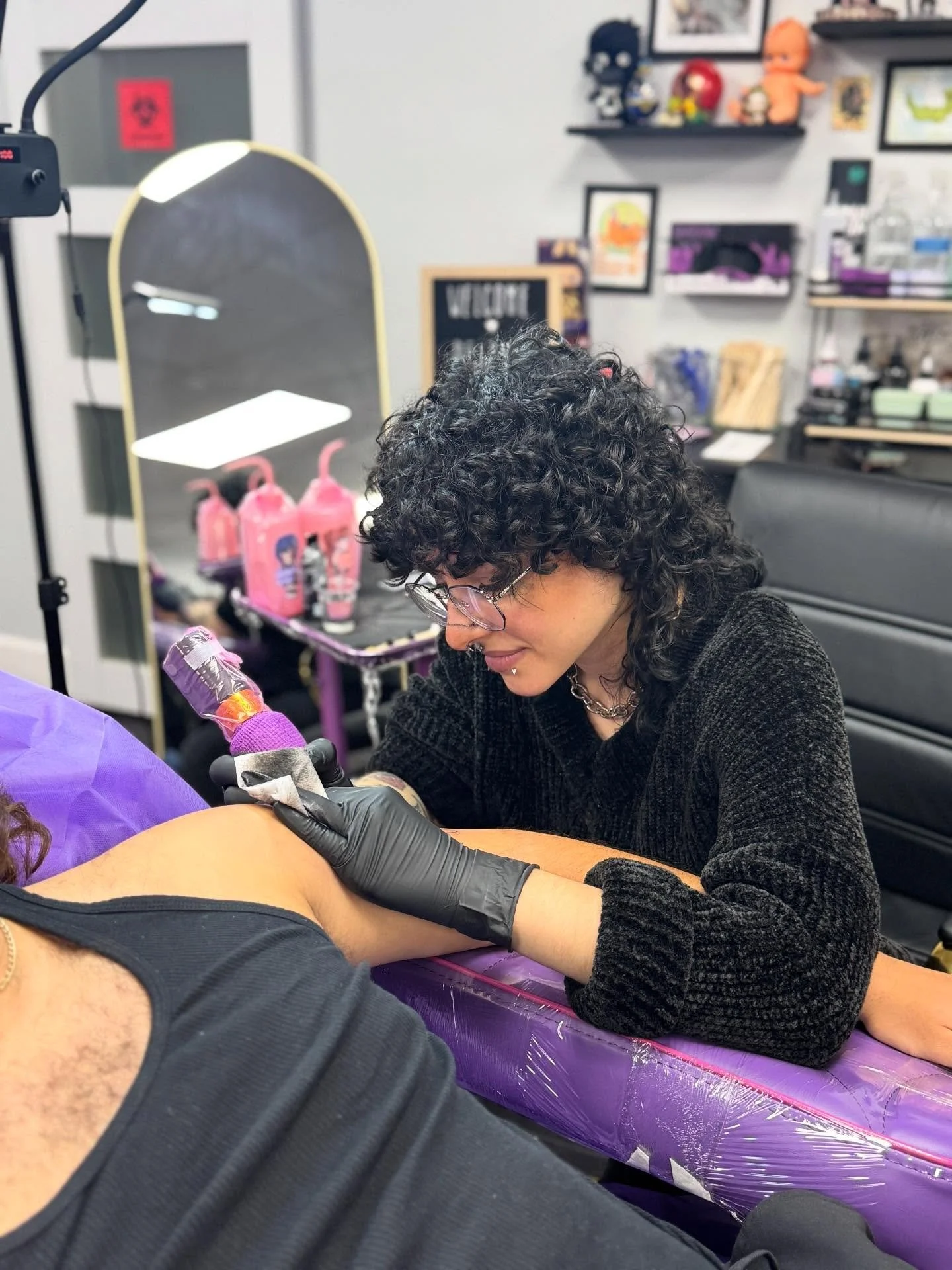 Goodmorning everyone. 💜💜 We are so happy to announce our newest purple plum member to Anatomy. This is Delaney. Born and raised in Florida they have been tattooing for almost 3 years. 
With a huge passion for anime, video games and comics, Delaney 