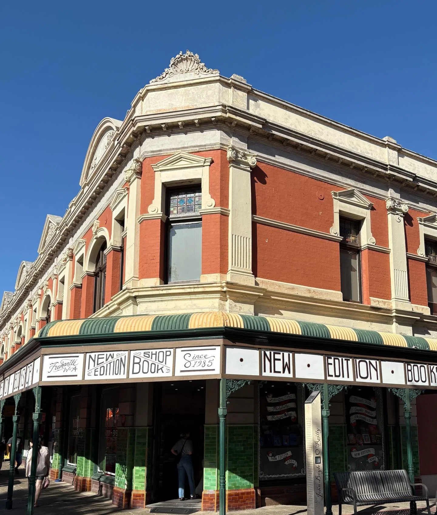 Doors open 9am-9pm as usual all through the Easter long weekend. 🐰🥕✨📚