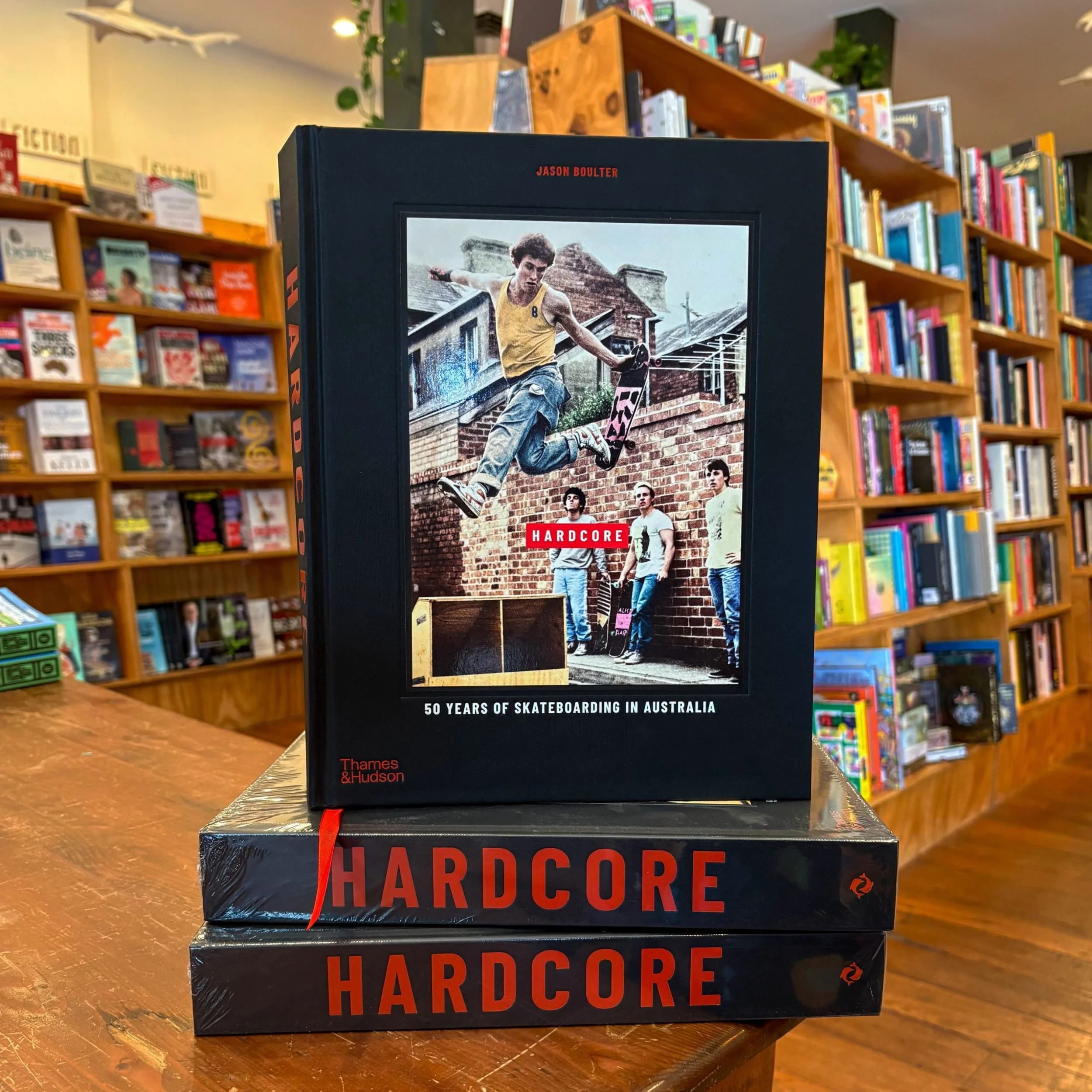 ⭐️Just landed ⭐️

Hardcore chronicles fifty years of Australian skate culture, through the journey of the Hill brothers and their influential company, Globe International. 

From the brothers&rsquo; first DIY decks and warehouse ramps, to shopping ce