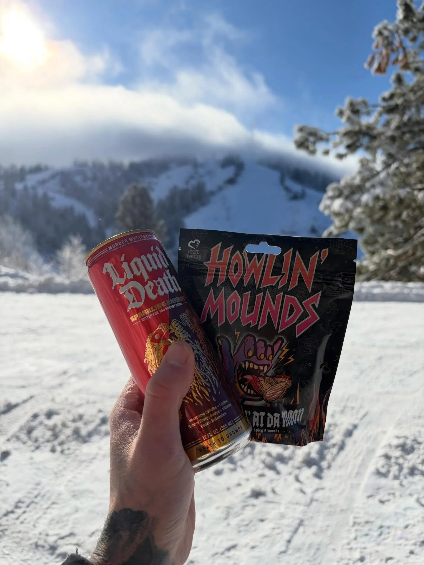 The perfect duo for those shred days. 🔥

Howlin&rsquo; Mounds - Barkin&rsquo; At Da Moon

🌶️ + flavor = ready for shreddy

Available Now. Support local.

#sendit #senditsnacks #snowboarding #snacks