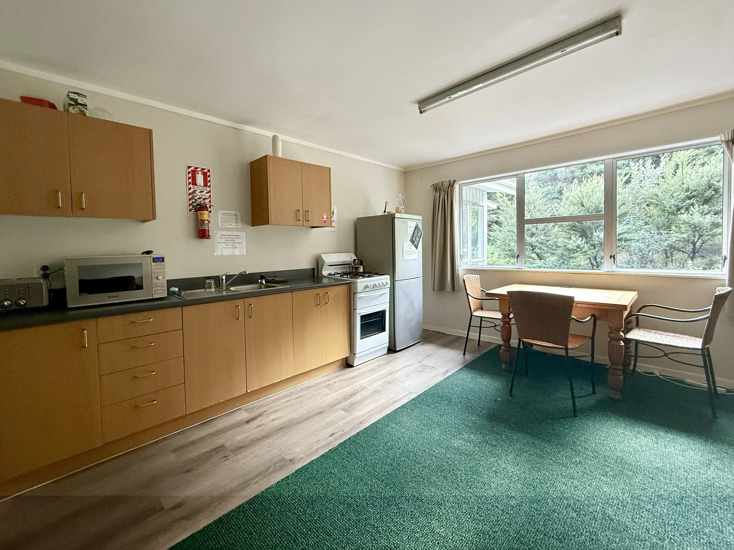 Guest kitchen.jpg