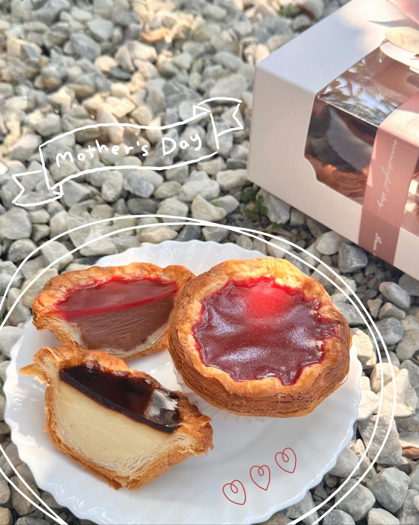 Happy Mother&rsquo;s Day🌸
直到開了一間店
才知道回家相聚並不容易
也因此 更珍惜每一刻時光
-
母親節限定｜純植物千層布丁塔禮盒
⸝⸝原味千層布丁塔⸝⸝
塔皮/豆乳卡士達布丁餡/黑糖凍
⸝⸝覆盆子可可千層布丁塔⸝⸝
塔皮/可可豆乳卡士達布丁餡/覆盆子凍

｜組合＆售價｜
୨୧原味4入裝 $330
04.26（日）前預購 優惠價$300
୨୧綜合4入裝 $350
原味*2  覆盆子可可*2
04.26（日）前預購 優惠價$315

｜保存方式｜
為保持塔皮最佳口感
請於