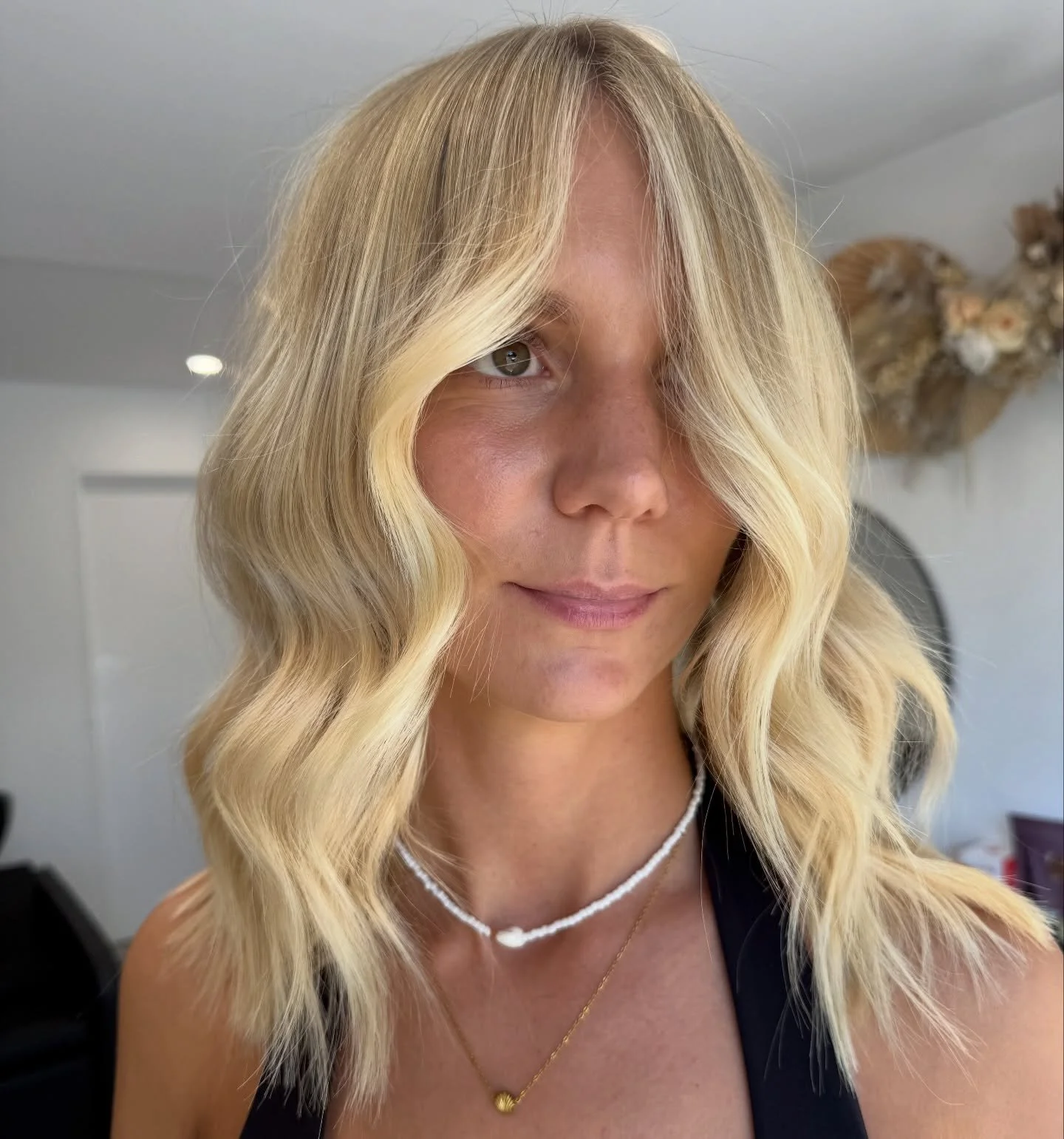 Feel like your blonde is never bright enough after leaving the salon?
Book now or DM to get the blonde of your dreams 🙌🏽