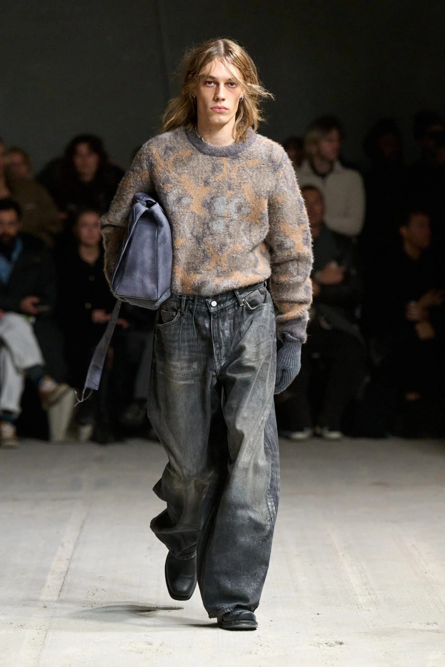 aw25-copenhagen-fashion-week-won-hundred-runway-2x3-james-cochrane-4-scaled.jpg