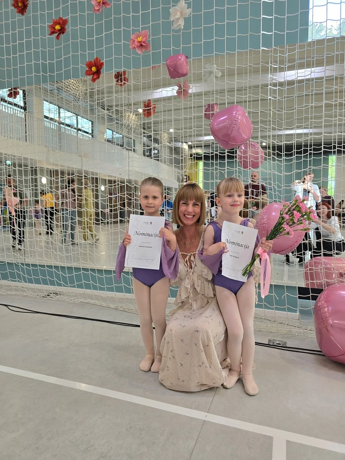 Birželio 3 dieną šokių studija „Smiltė“ pakvietė į sezono pabaigos koncertą „Akimirkos“. Renginys tapo gražia vasaros pradžios švente, kurioje žiūrovai išvydo paskutiniuosius šio sezono šokius, kupinus emocijų, energijos ir nuoširdaus džiaugsmo.

Kon