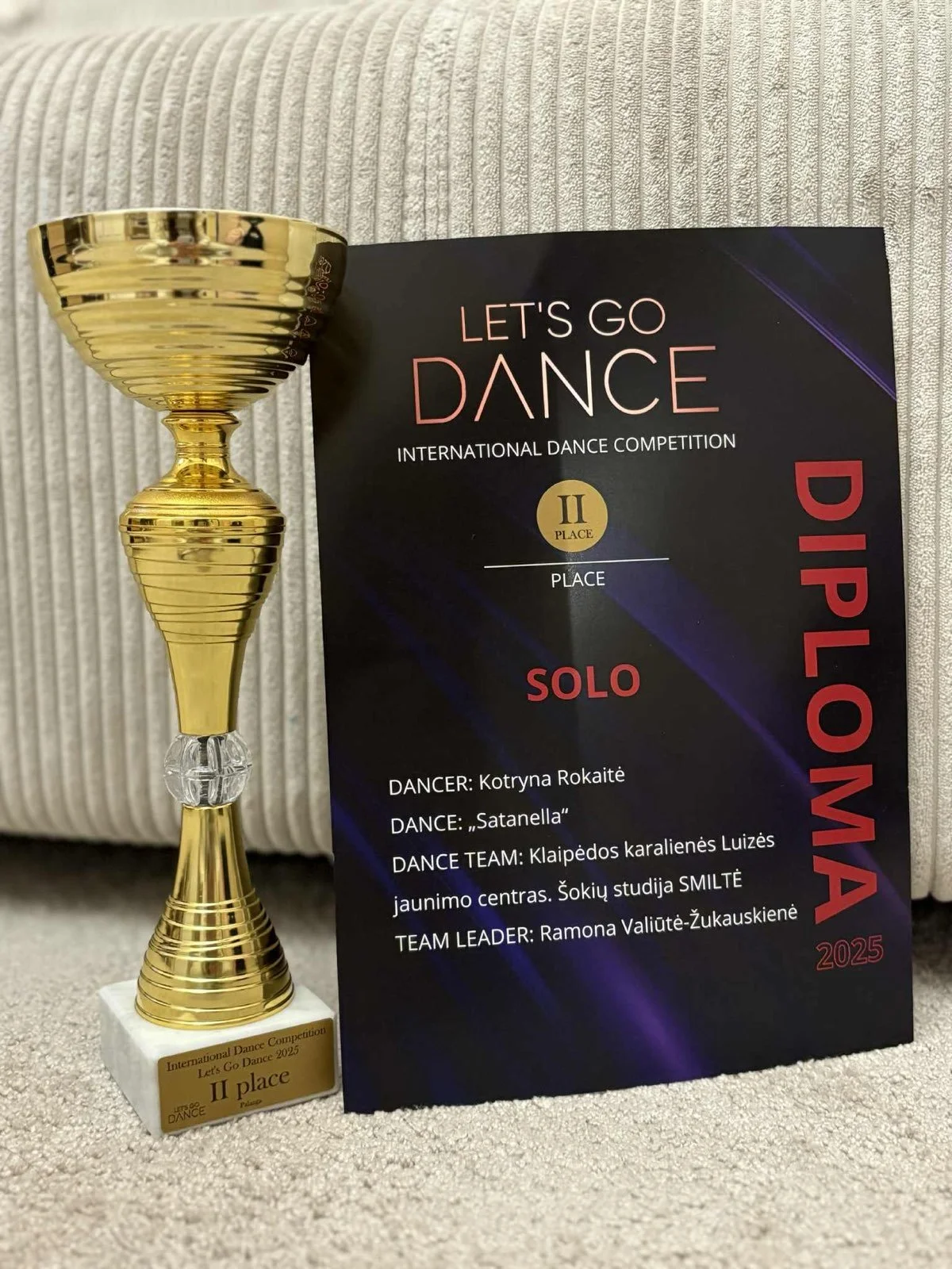 Šokių studija „SMILTĖ“  pradėjo naują konkursų sezoną Palangoje.

Spalio 18 dieną Palangos koncertų salėje vyko tarptautinis šokių konkursas „Let’s Go Dance“, subūręs jaunuosius šokėjus.
Šokių studija „SMILTĖ“ šį sezoną pradėjo įspūdingai – pristatyd