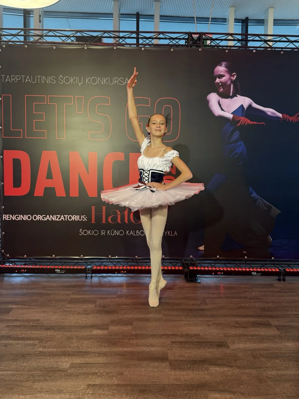 Šokių studija „SMILTĖ“  pradėjo naują konkursų sezoną Palangoje.

Spalio 18 dieną Palangos koncertų salėje vyko tarptautinis šokių konkursas „Let’s Go Dance“, subūręs jaunuosius šokėjus.
Šokių studija „SMILTĖ“ šį sezoną pradėjo įspūdingai – pristatyd