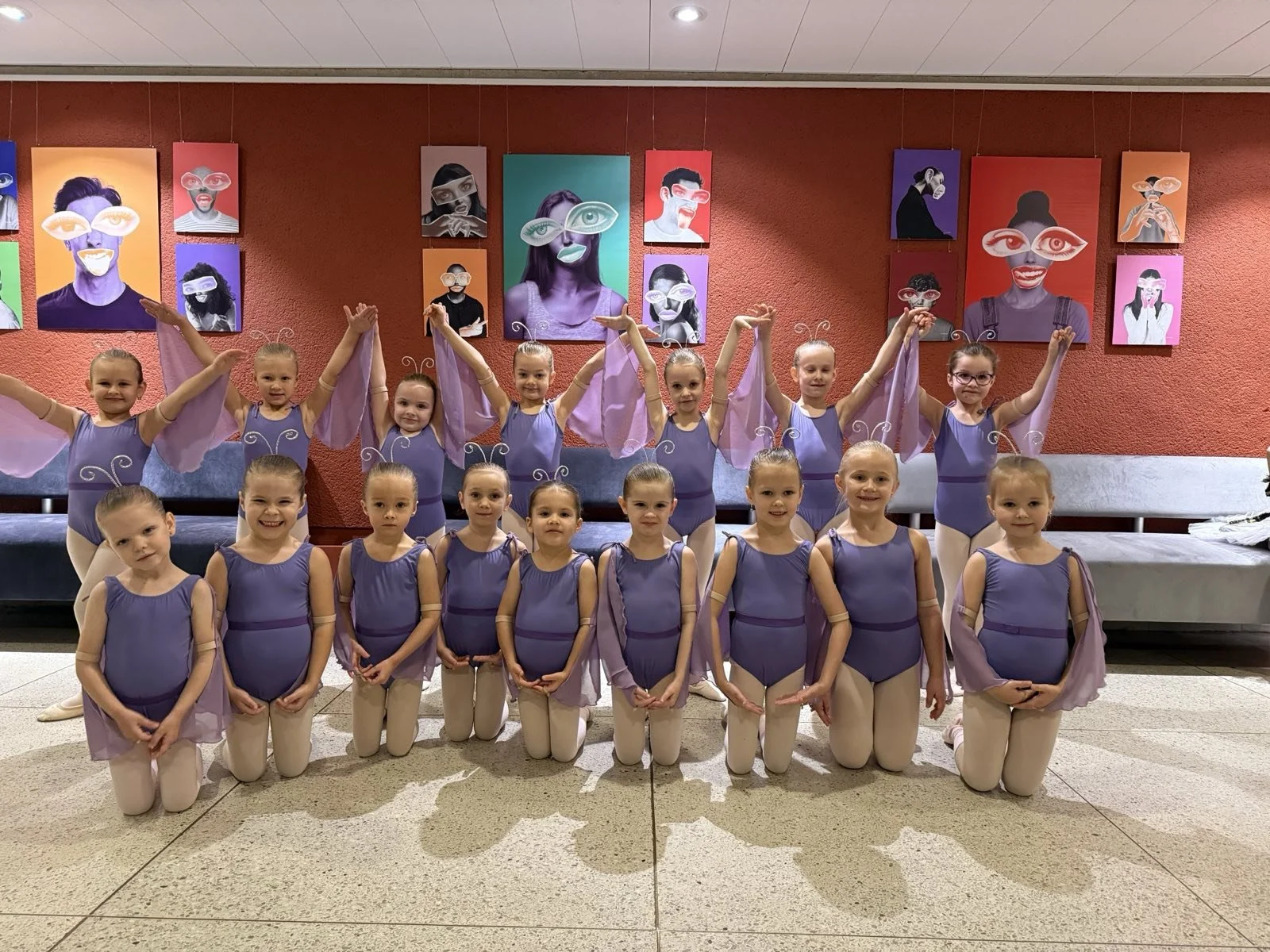 „Sveika, karaliene Žiema“ – išskirtinis koncertas, subūręs Klaipėdos bendruomenę

Klaipėdos karalienės Luizės jaunimo centro teatralizuotas koncertas „Sveika, karaliene Žiema“, kuris jau tapo tradicija, šįkart nuskambėjo Kultūros centre „Žvejų rūmai“