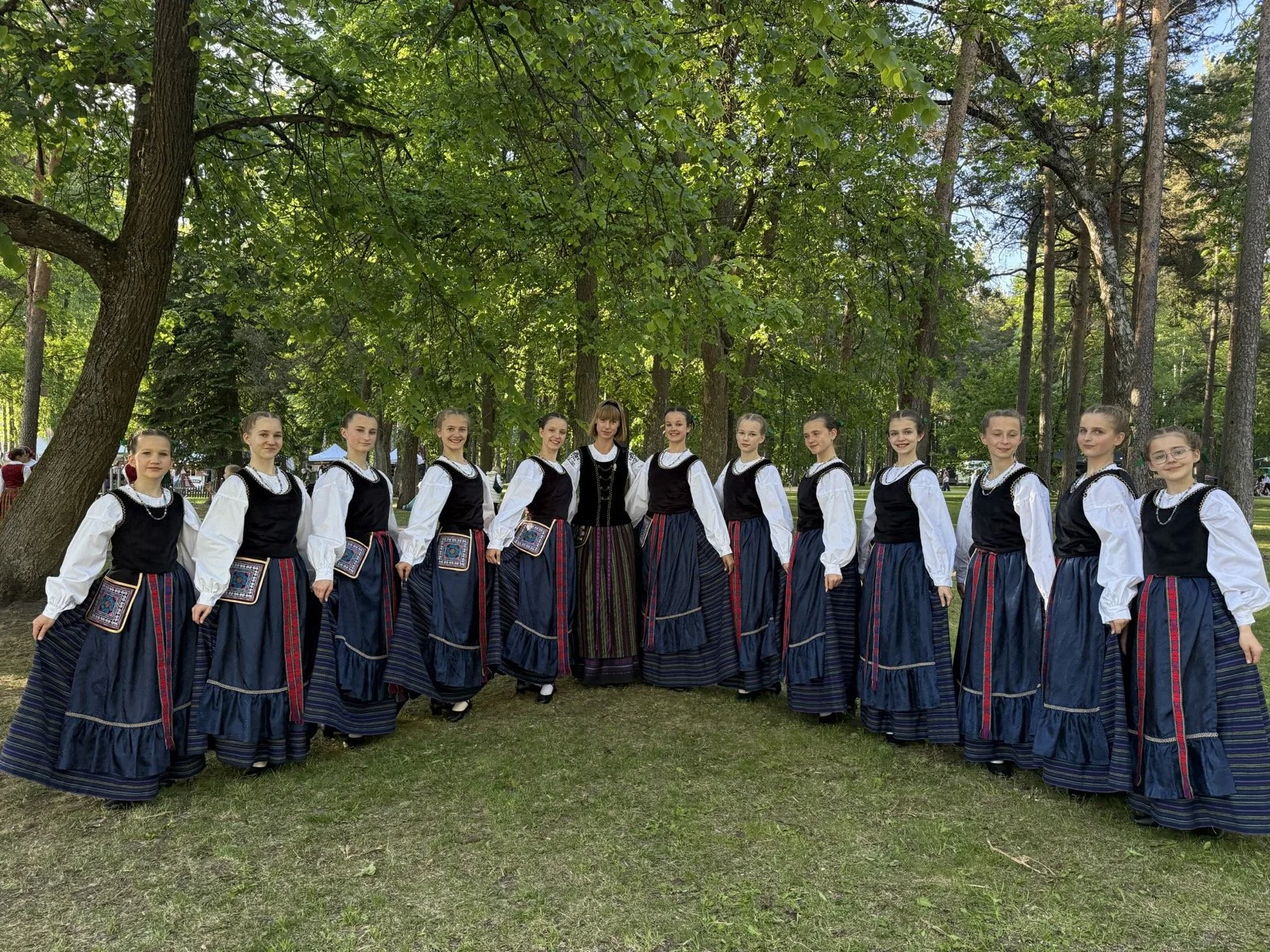 Gegužės 29–30 dienomis šokių studijos „Smiltė“ IV baleto klasės mokinės dalyvavo tautiškumo šventėje „Vaikystės glėby“, vykusioje Mažeikiuose.

Dvi dienas trukęs renginys subūrė jaunuosius dalyvius iš įvairių Lietuvos kampelių, skatindamas puoselėti 