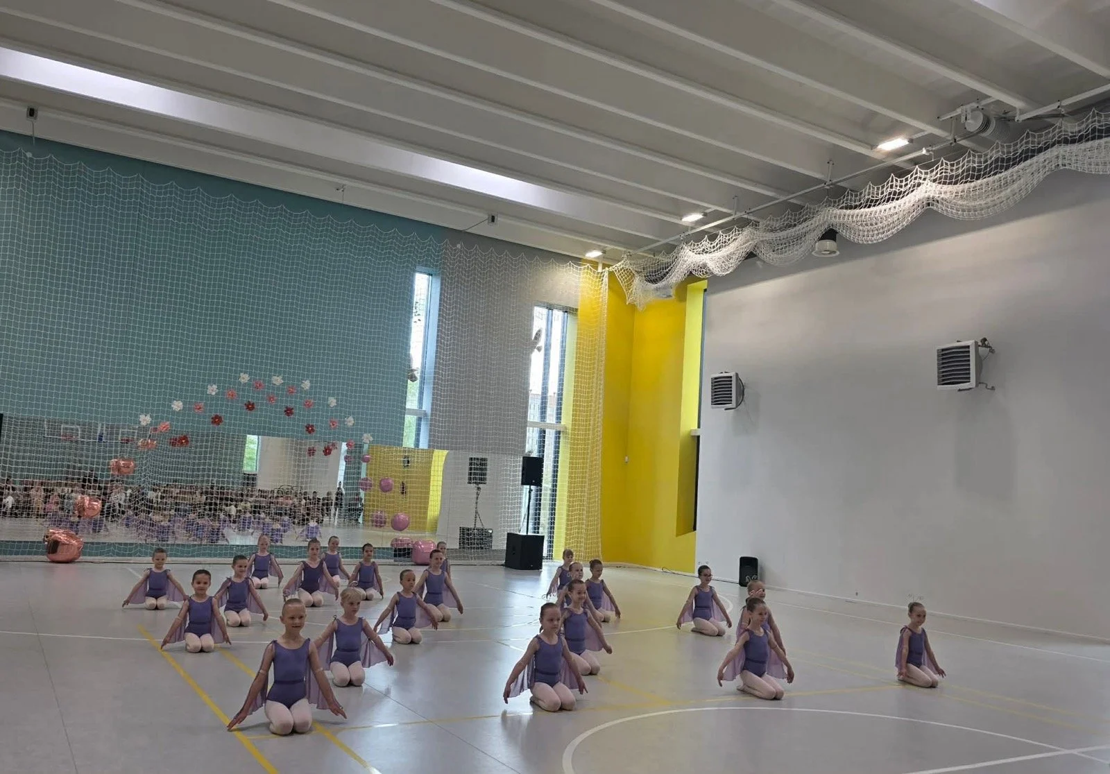 Birželio 3 dieną šokių studija „Smiltė“ pakvietė į sezono pabaigos koncertą „Akimirkos“. Renginys tapo gražia vasaros pradžios švente, kurioje žiūrovai išvydo paskutiniuosius šio sezono šokius, kupinus emocijų, energijos ir nuoširdaus džiaugsmo.

Kon