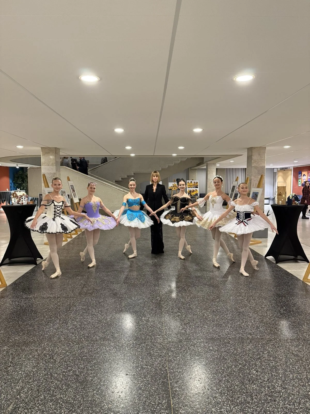 „Sveika, karaliene Žiema“ – išskirtinis koncertas, subūręs Klaipėdos bendruomenę

Klaipėdos karalienės Luizės jaunimo centro teatralizuotas koncertas „Sveika, karaliene Žiema“, kuris jau tapo tradicija, šįkart nuskambėjo Kultūros centre „Žvejų rūmai“