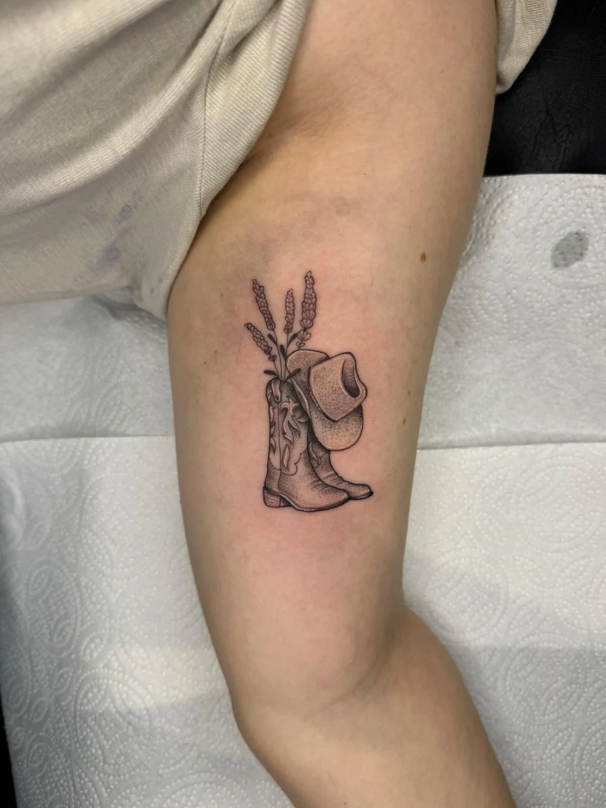 124Izy-Quinn-tattoo-newport.jpg