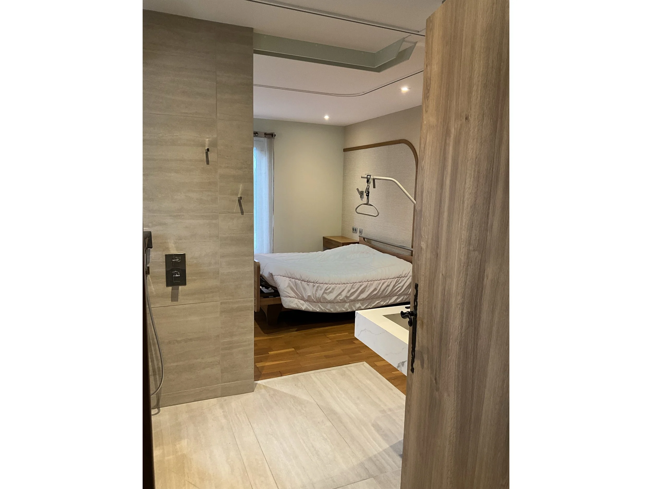 Salle de bains et chambre PMR design