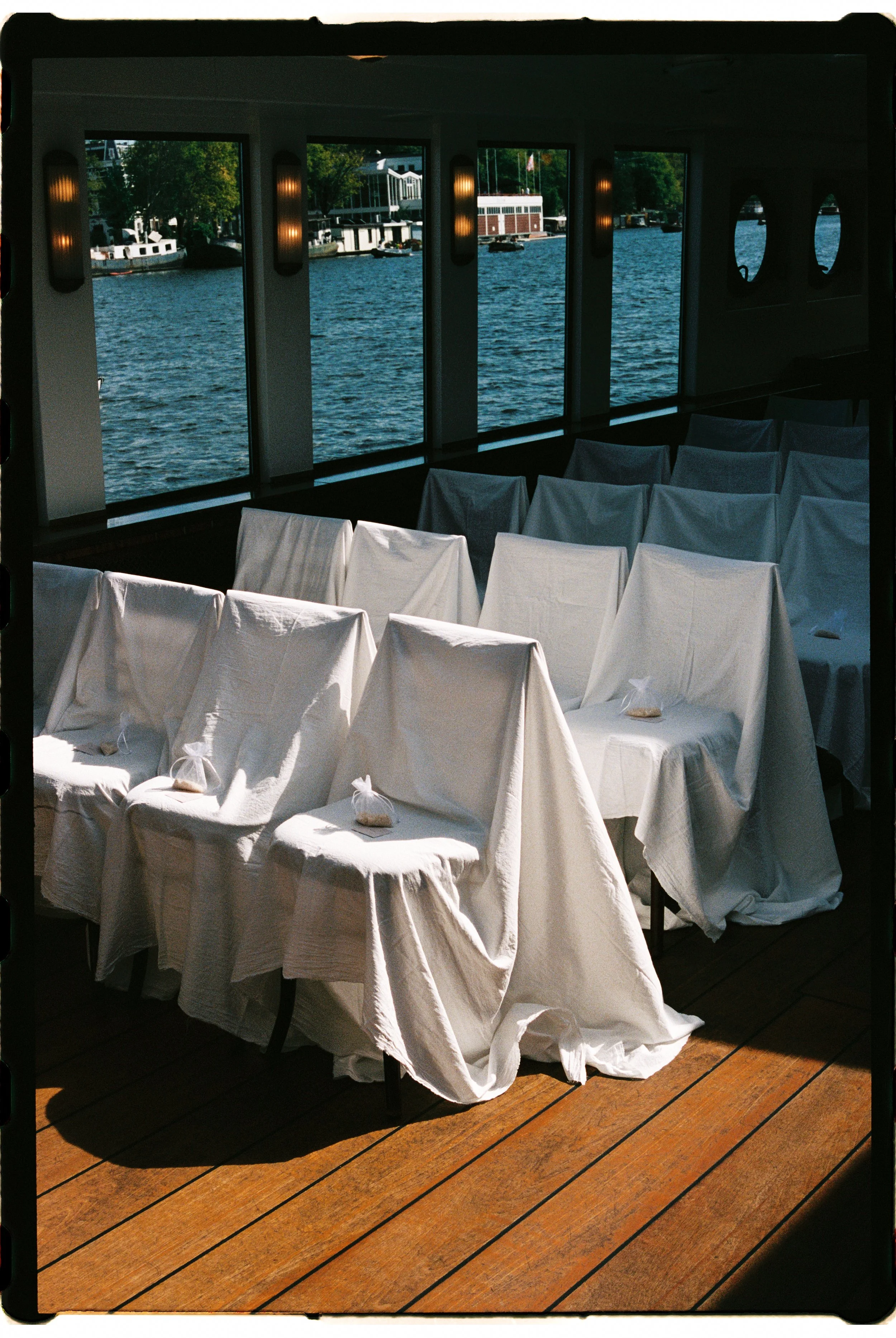 R1-02225-0015.jpg
