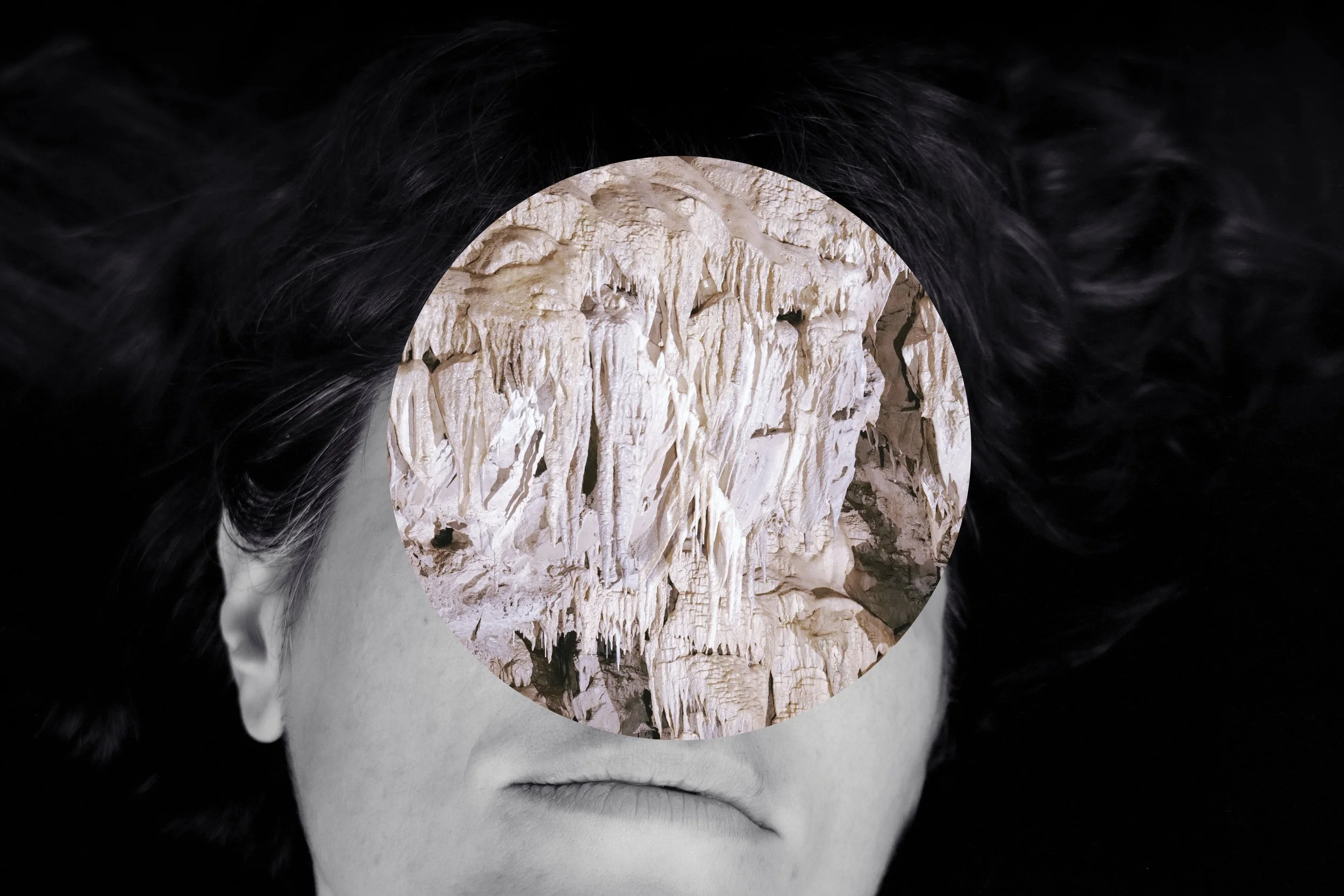 Jolanda_Caves_4_RGB_Reverse_New copia 2.jpg