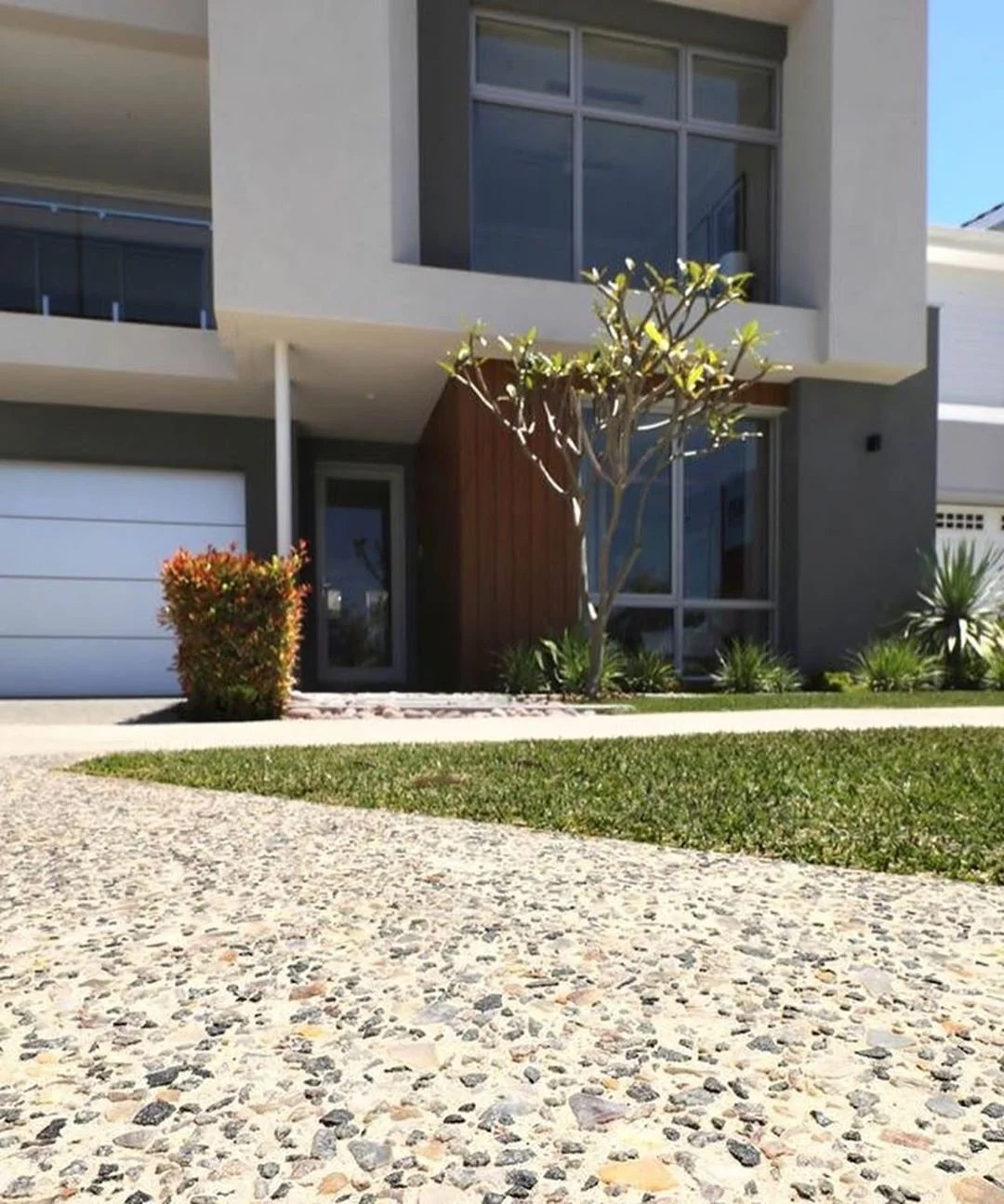 EXPOSED AGGREGATE DRIVEWAY - TURNER