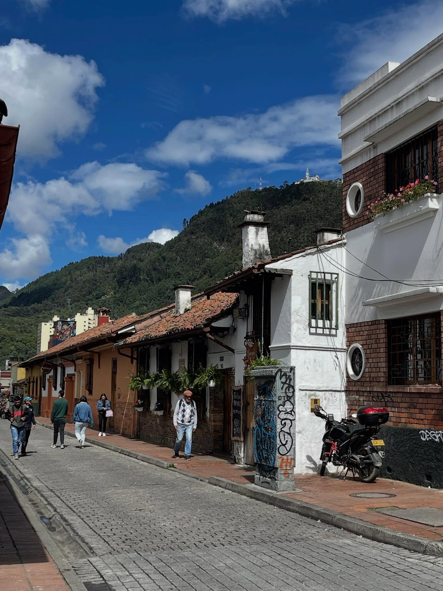 Rooted in Bogot&aacute;, inspired by tradition and modern craft. Embracing textures, color, and Colombian heritage to shape spaces that feel effortless, serene, and full of soul

#studiogoldy #travelwithgoldy #bogota colombiandesign #interiordesign #