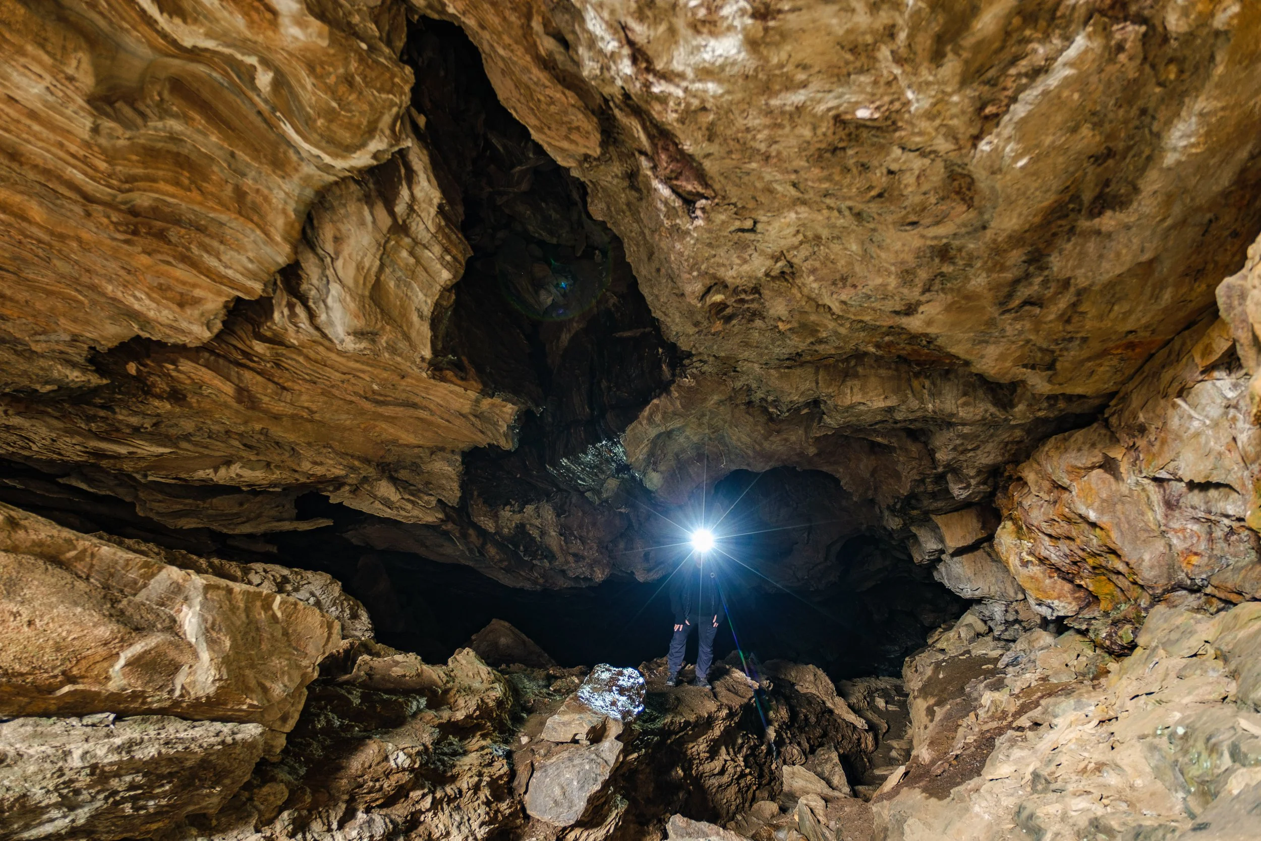 Grottevandring i Dumdalsgrottene - tur i fjellets indre