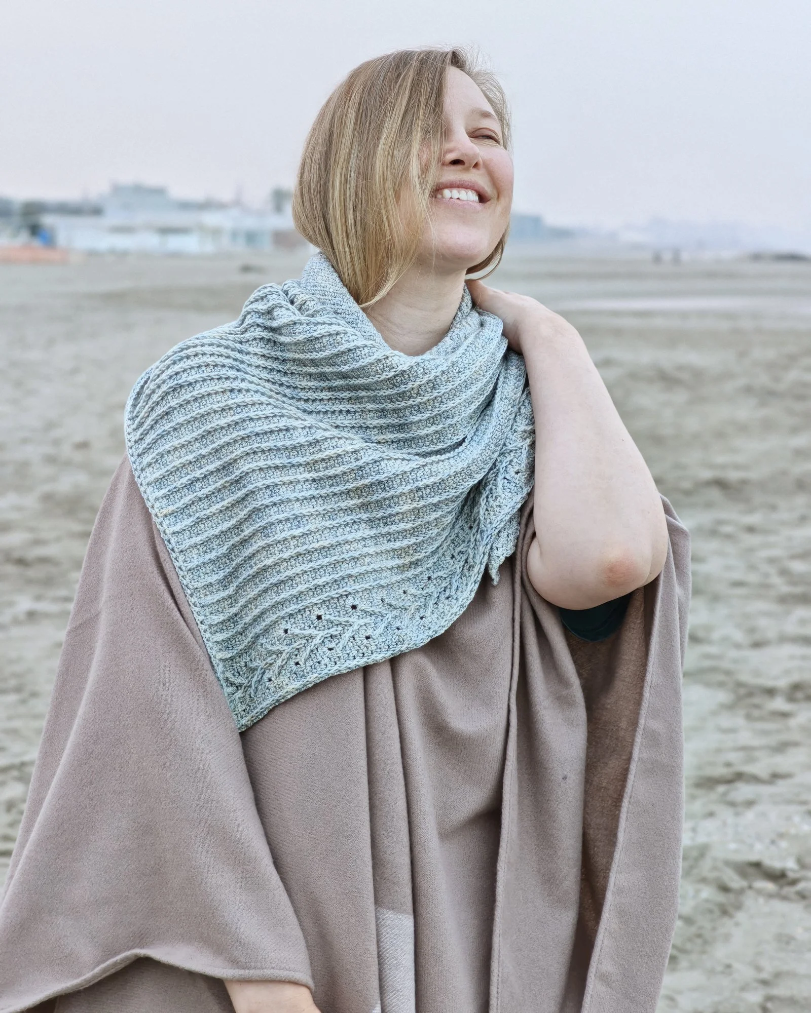 In-Three-Ways-shawl-004_s.jpg