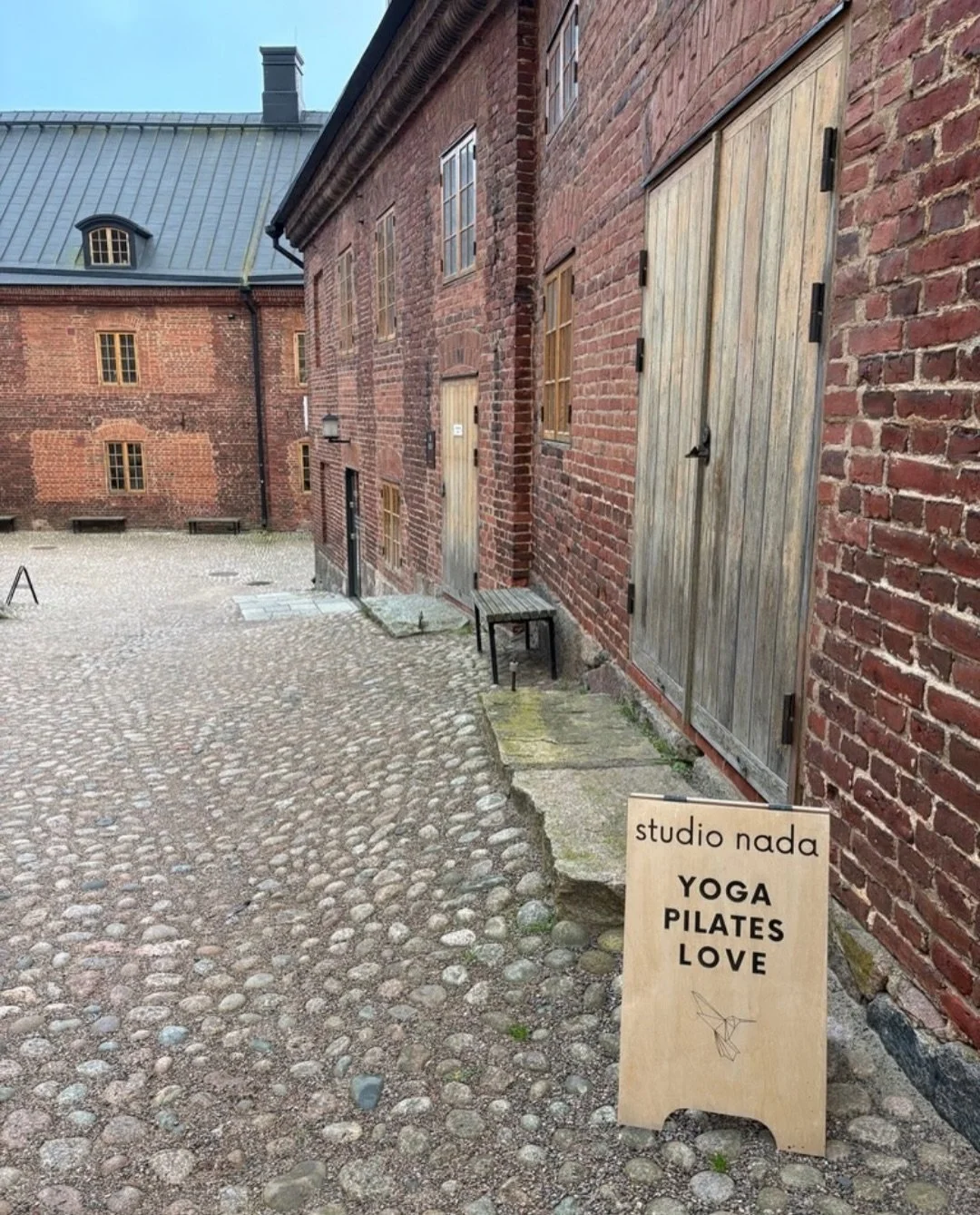 Tunnelmia lauantain Yin &amp; Cello -tapahtumasta H&auml;meen linnasta 🤍 

.
.
.
#joogah&auml;meenlinna #sello #yinjooga