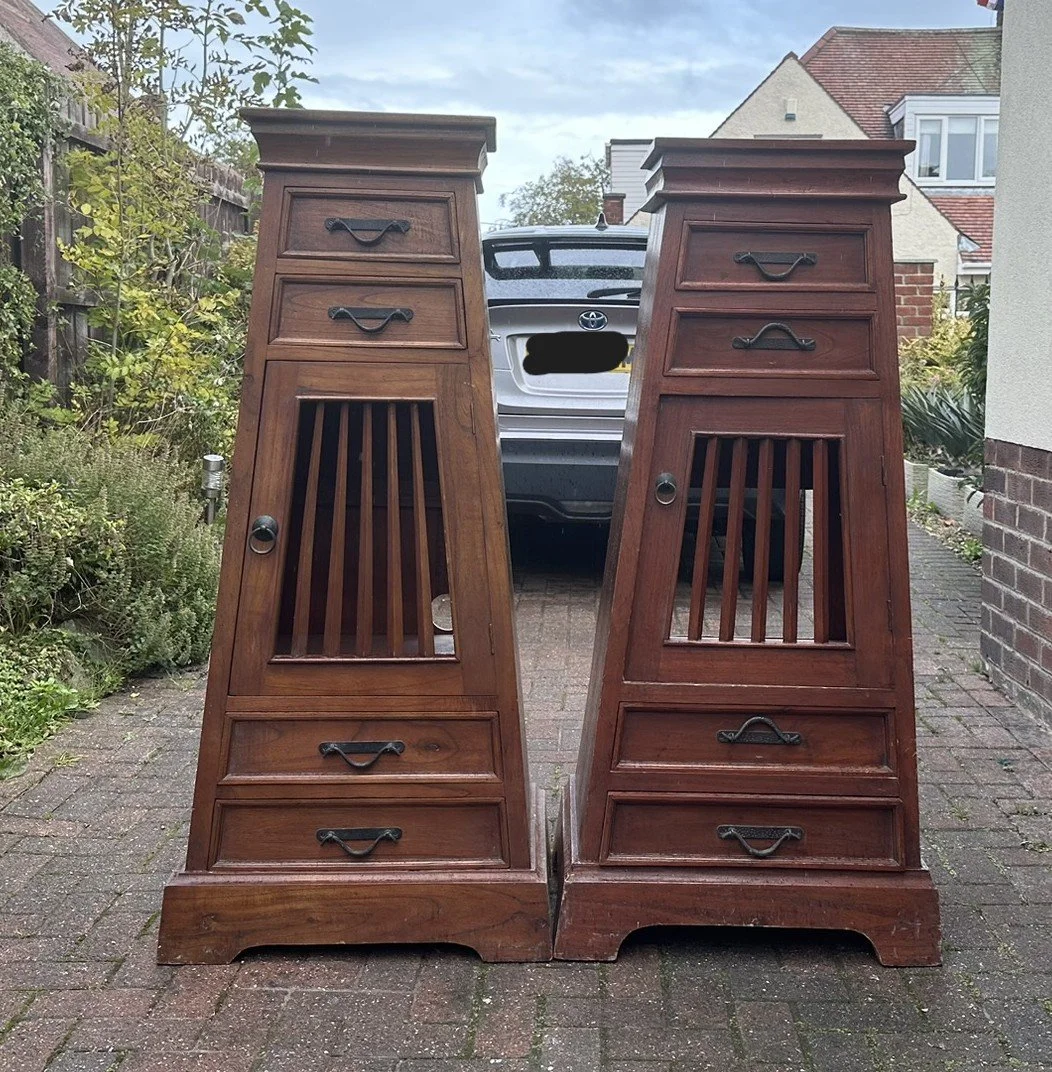 Bedside cabinets……..!!