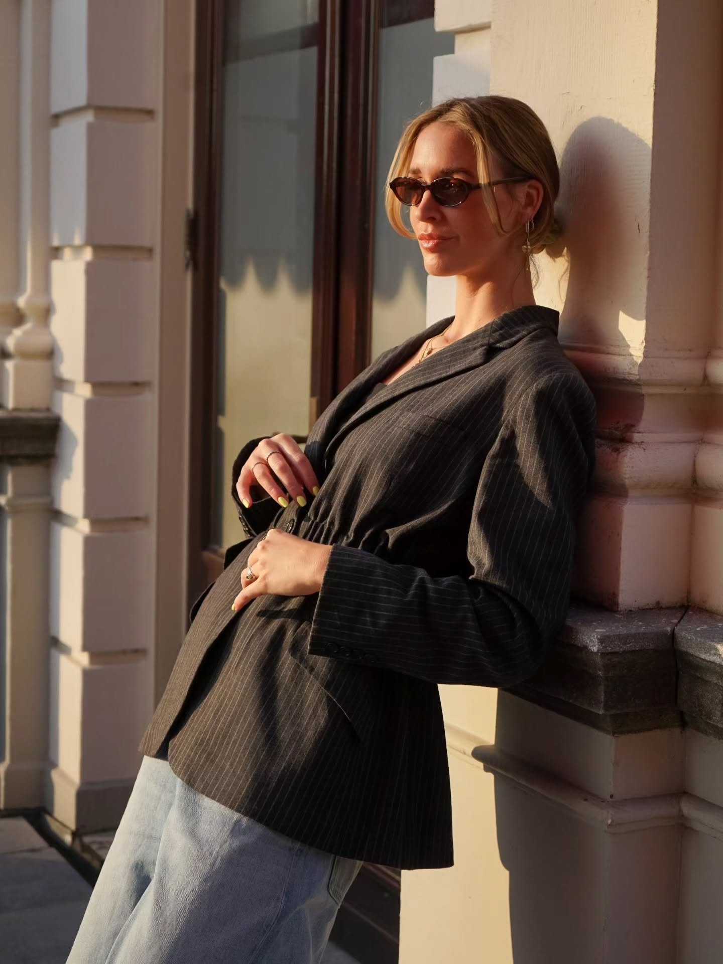 Stoer en zelfverzekerd, met een effortless edge.
Dit jasje geeft elke look karakter!