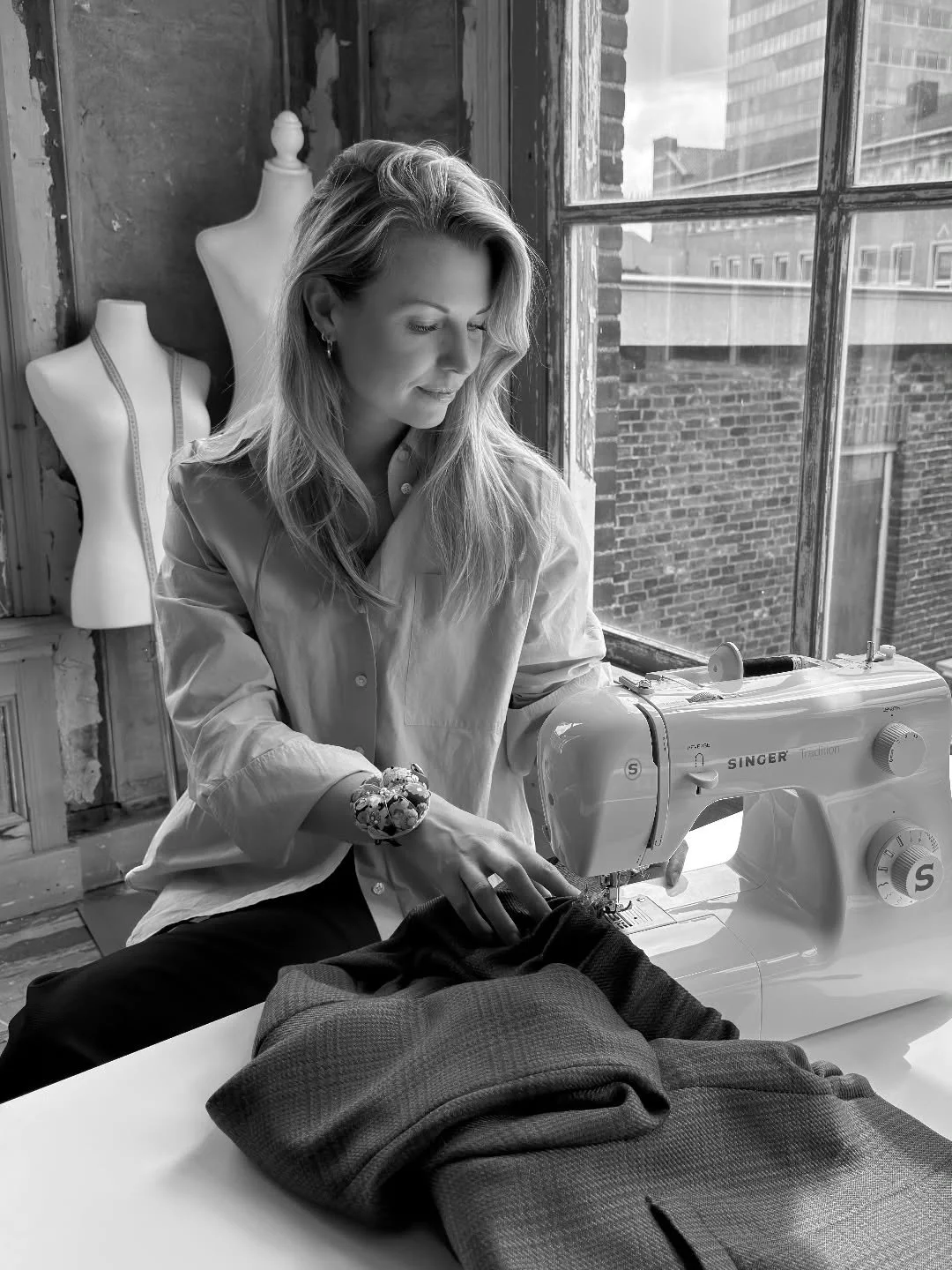 Creativity is the heart of everything we make. Elke blazer krijgt een uniek design wat bij de blazer past. Met zorg geselecteerd op kwaliteit, gemaakt om verliefd op te worden.