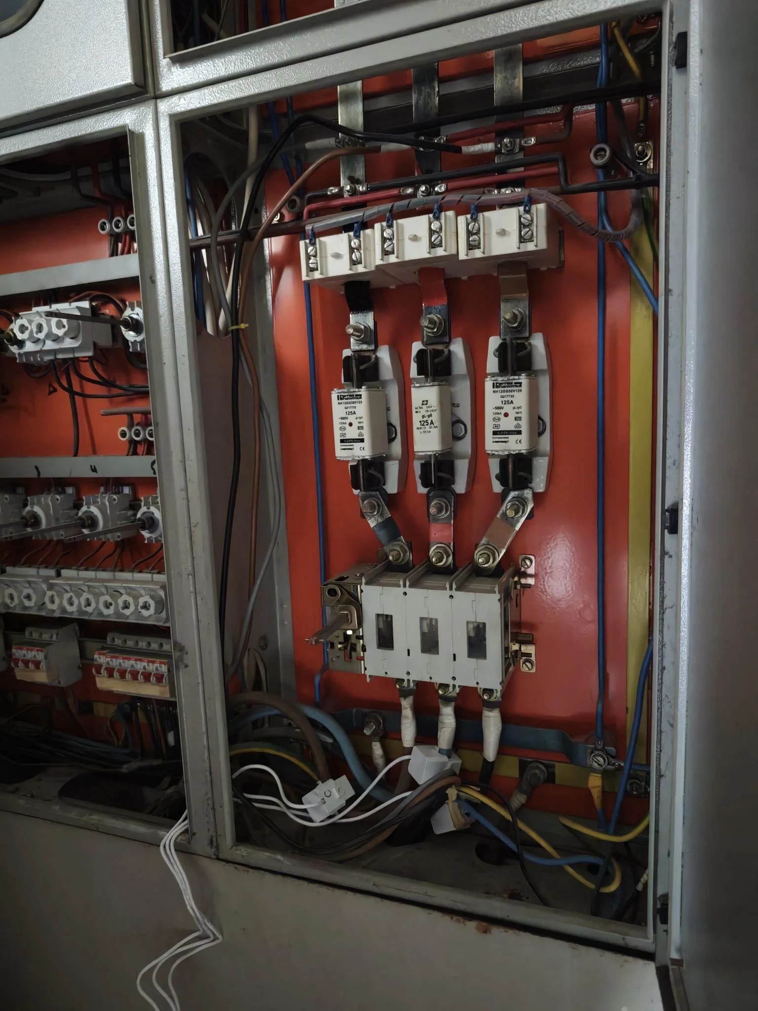 Installation of IAQ Sensors at the MENT Sports Hall
